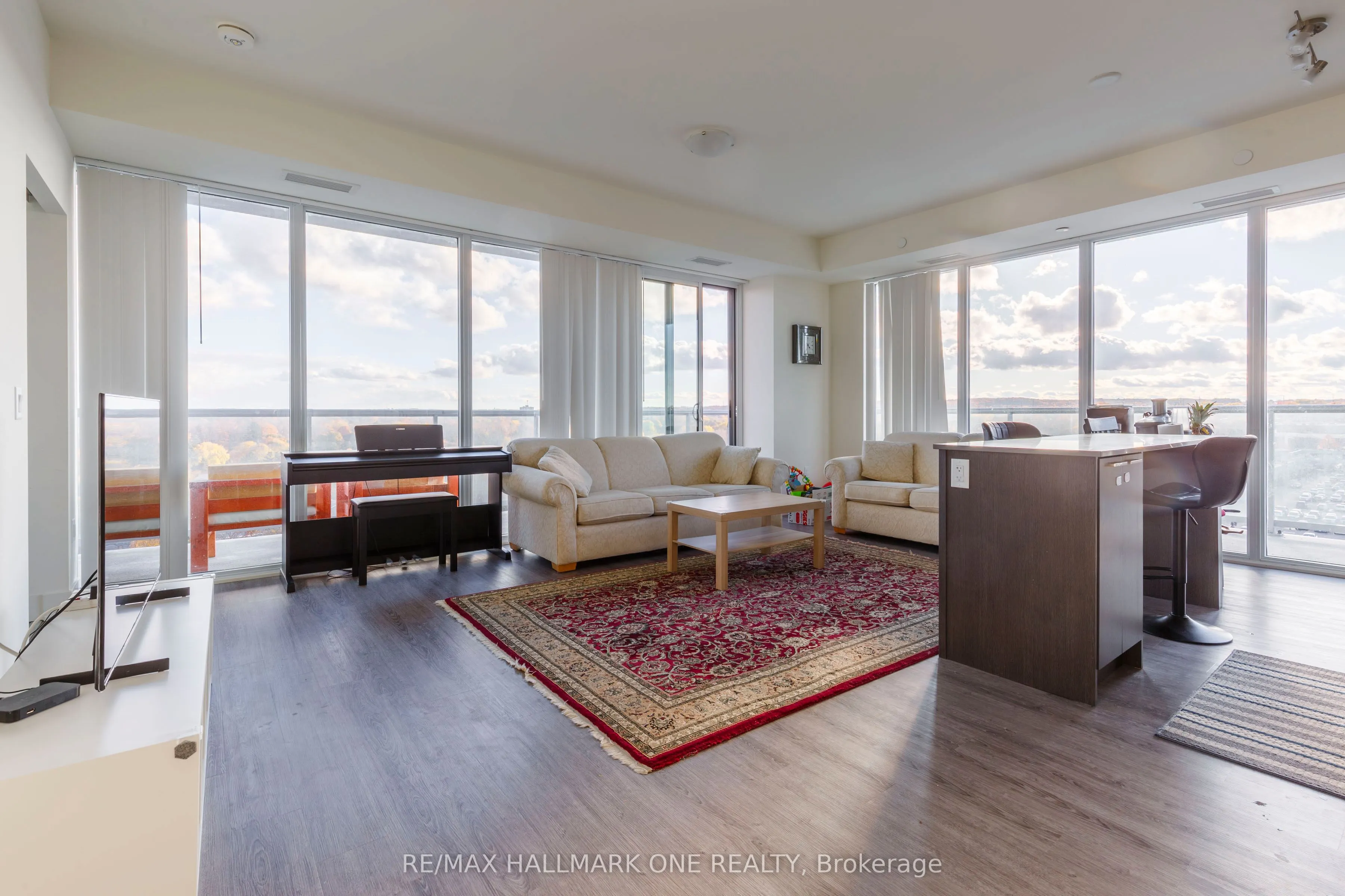 185 Deerfield Road, #904