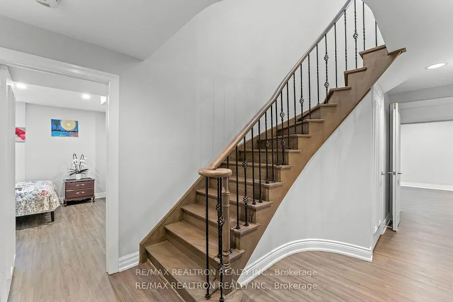 90 Savoy Crescent