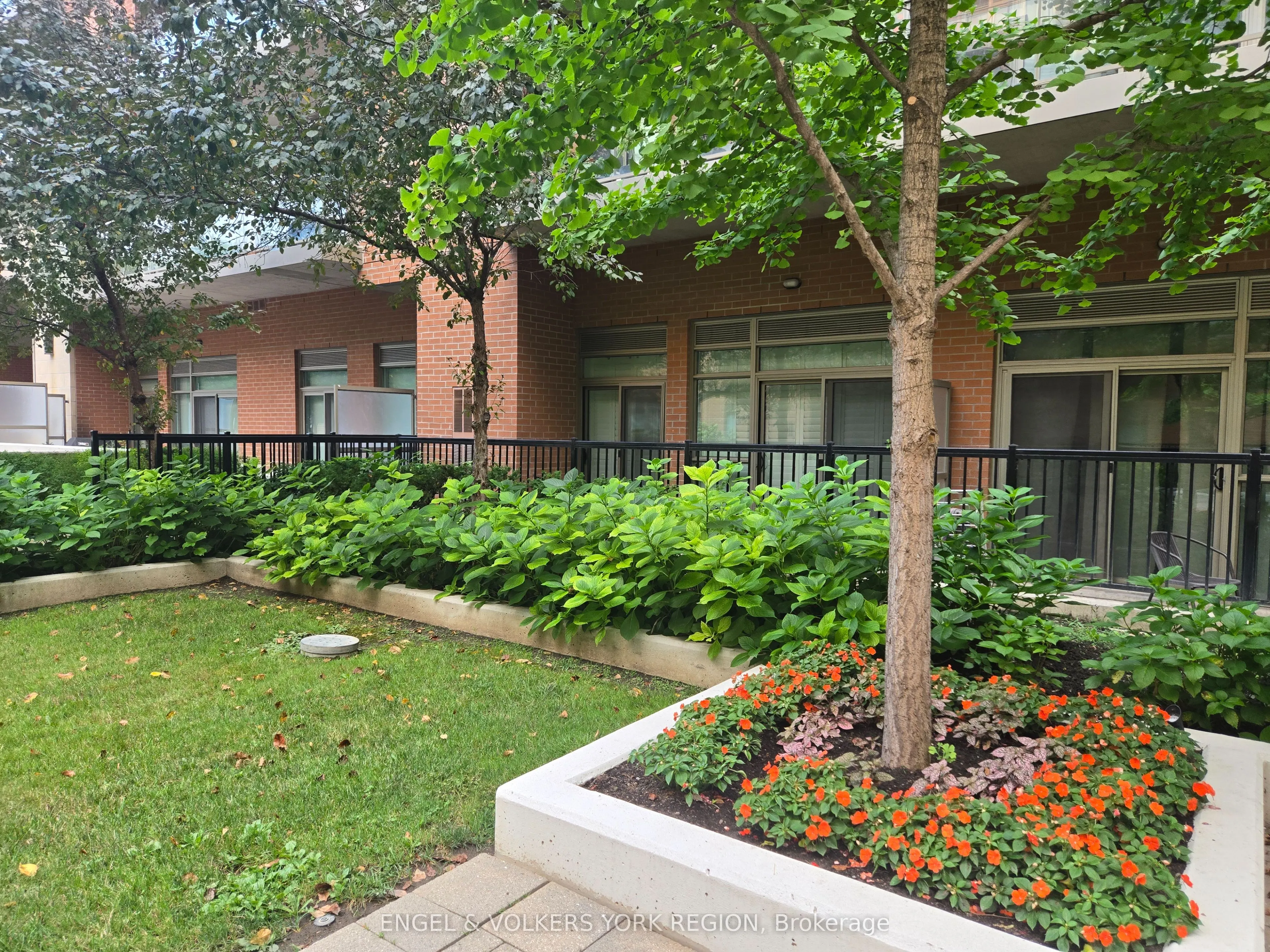 281 Woodbridge Avenue, #106