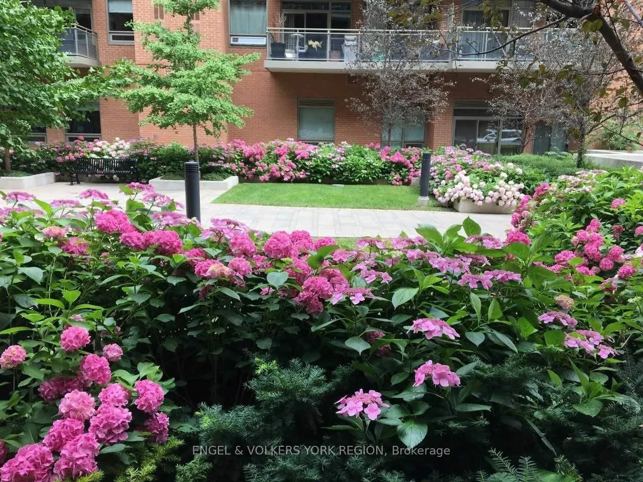 281 Woodbridge Avenue, #106