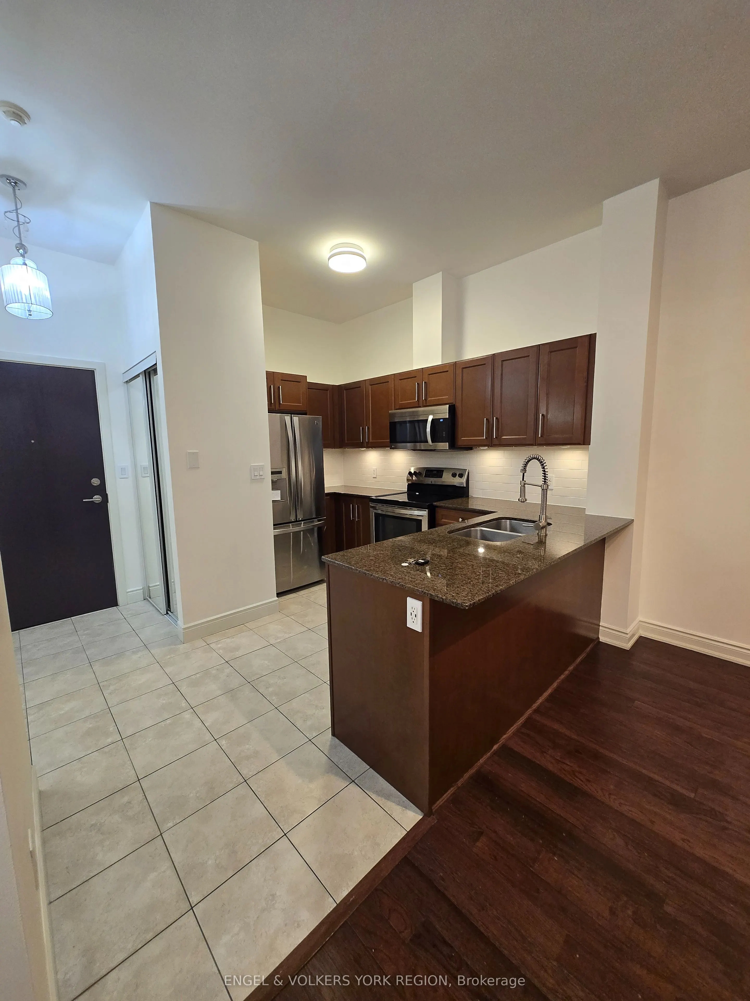 281 Woodbridge Avenue, #106