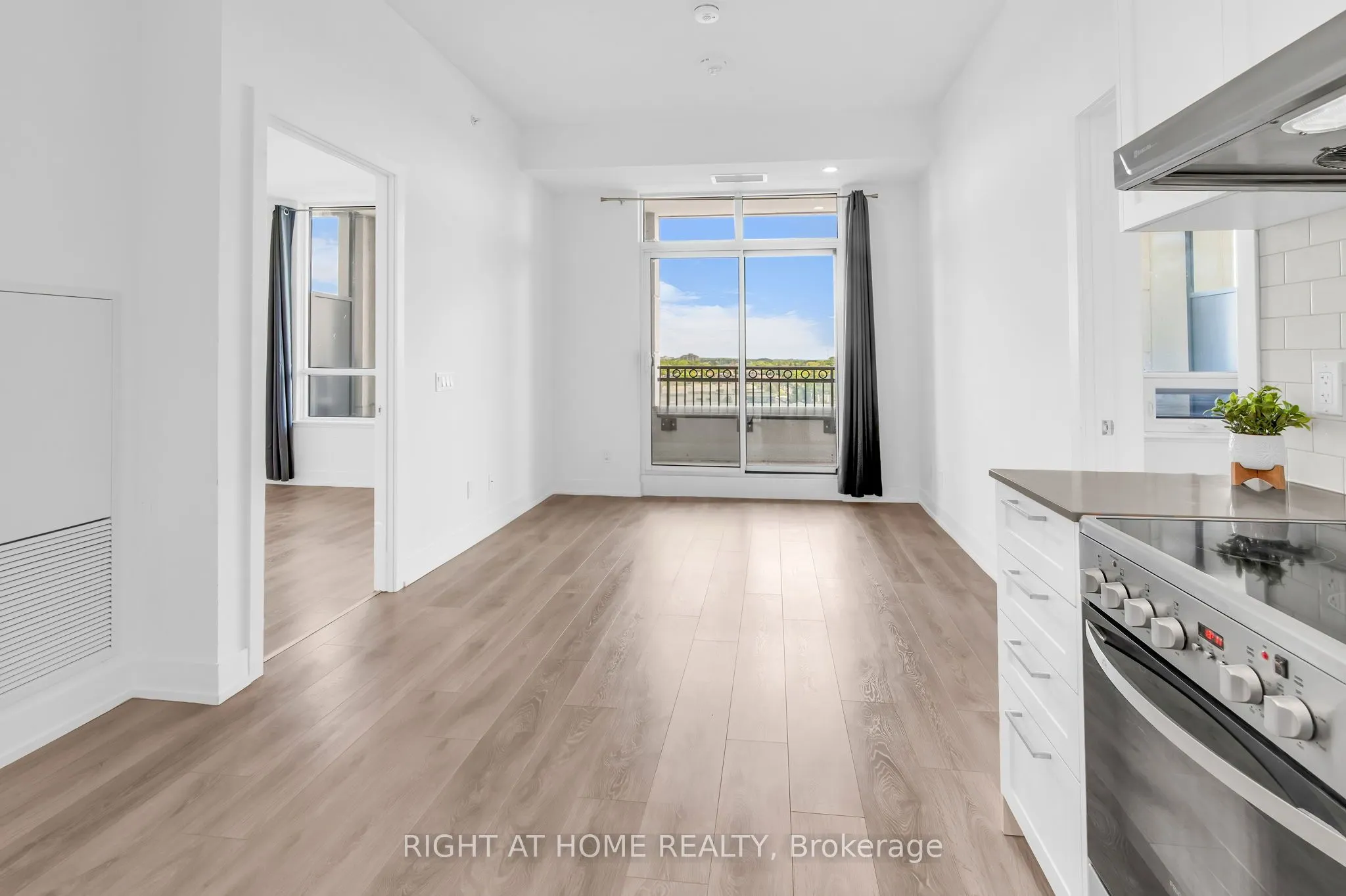 278 Buchanan Drive, #807E
