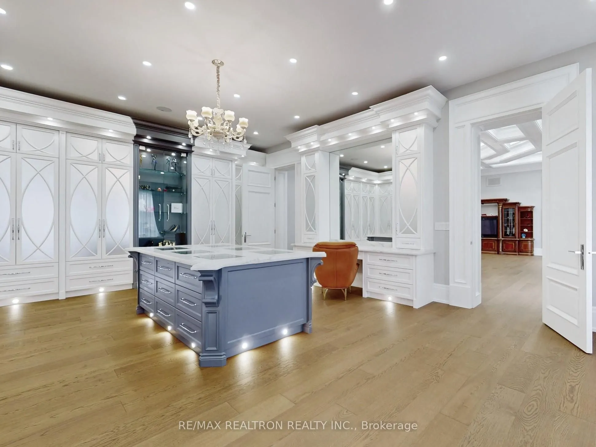 14358 Bathurst Street