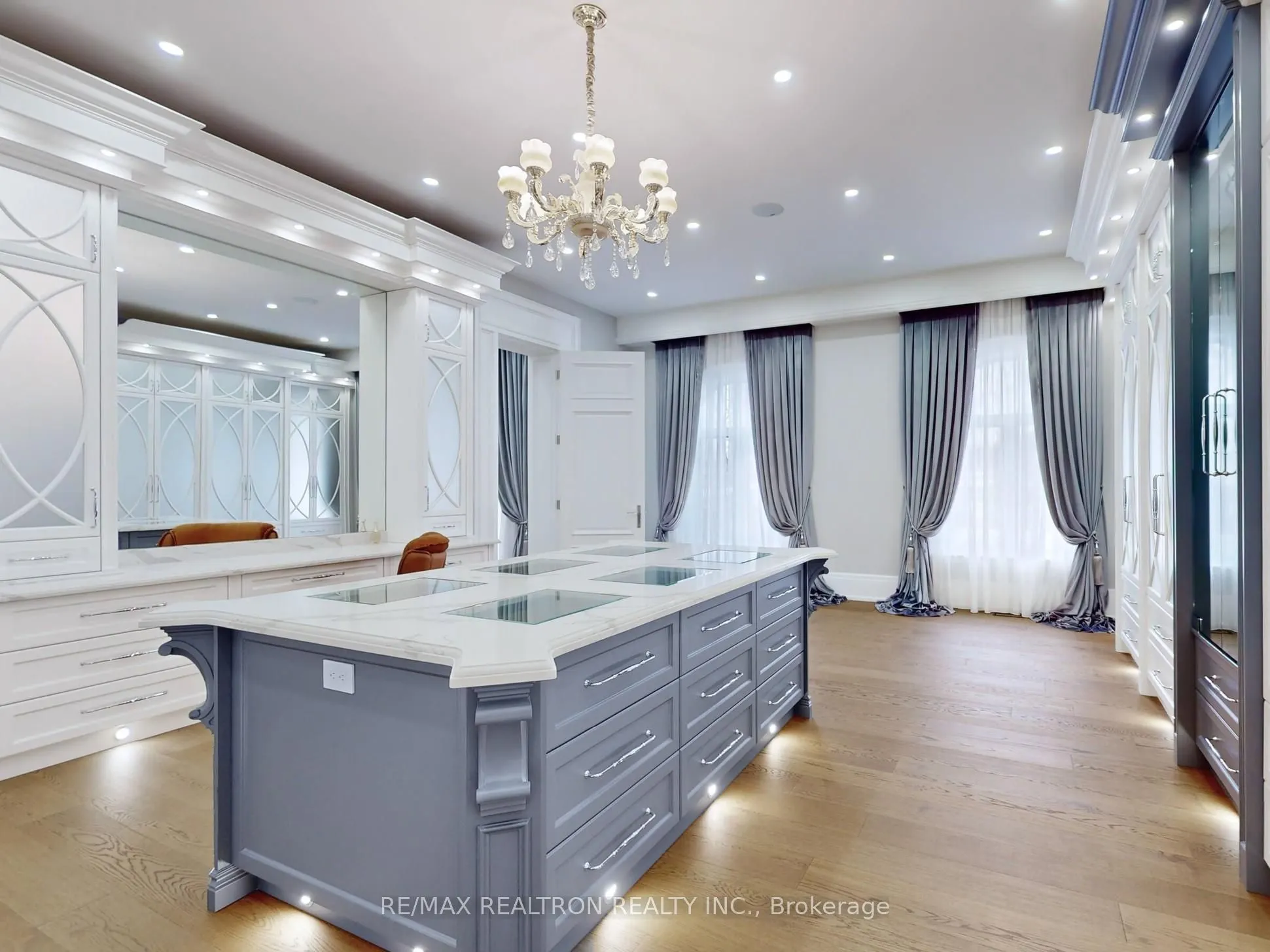14358 Bathurst Street