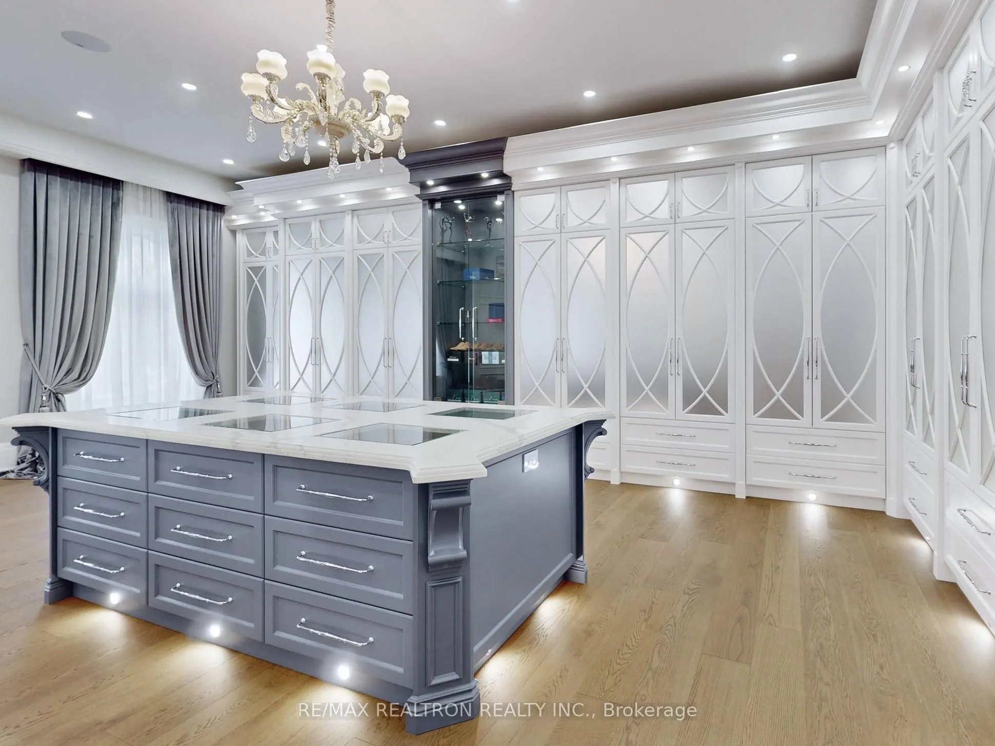 14358 Bathurst Street