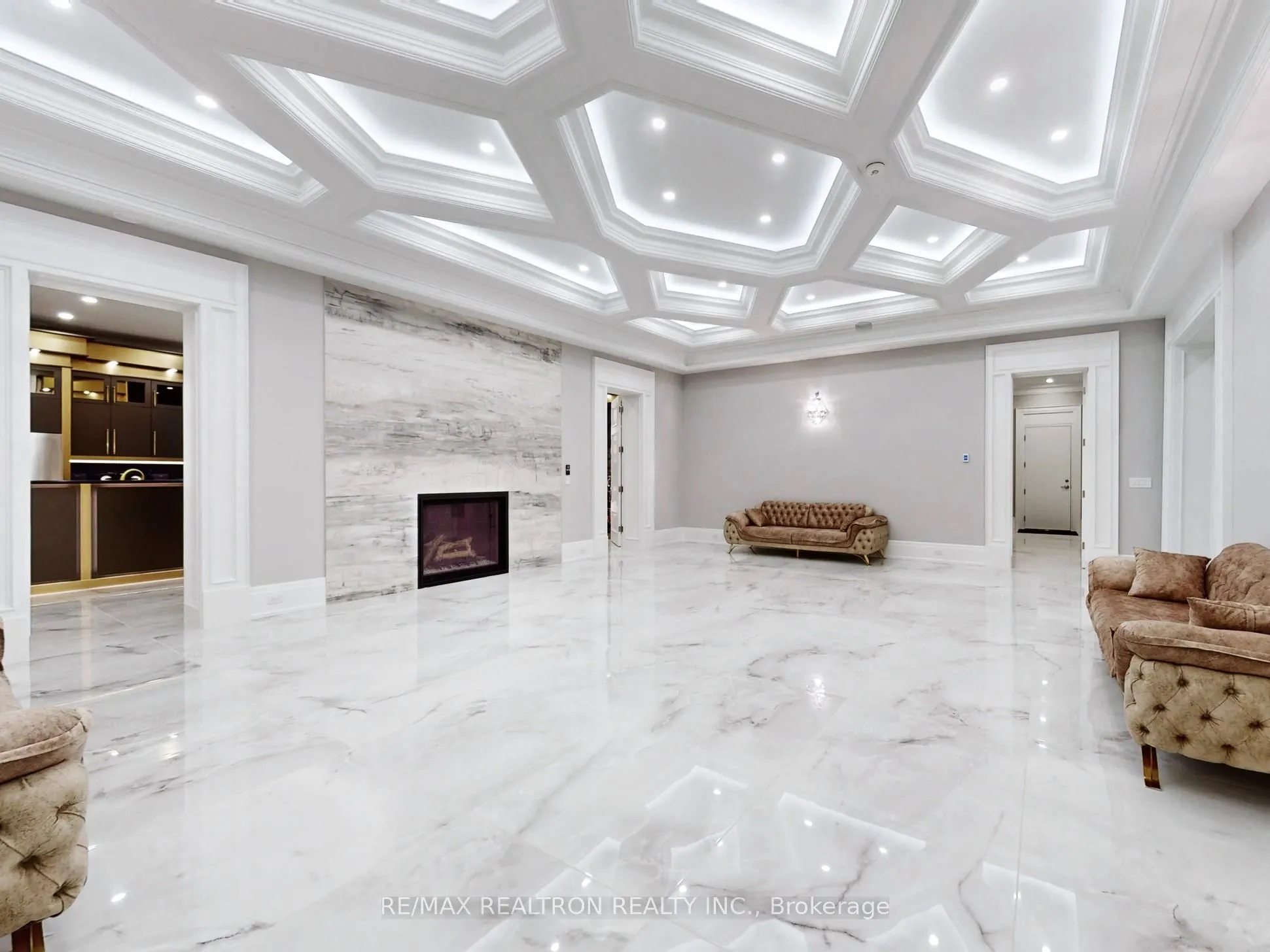 14358 Bathurst Street