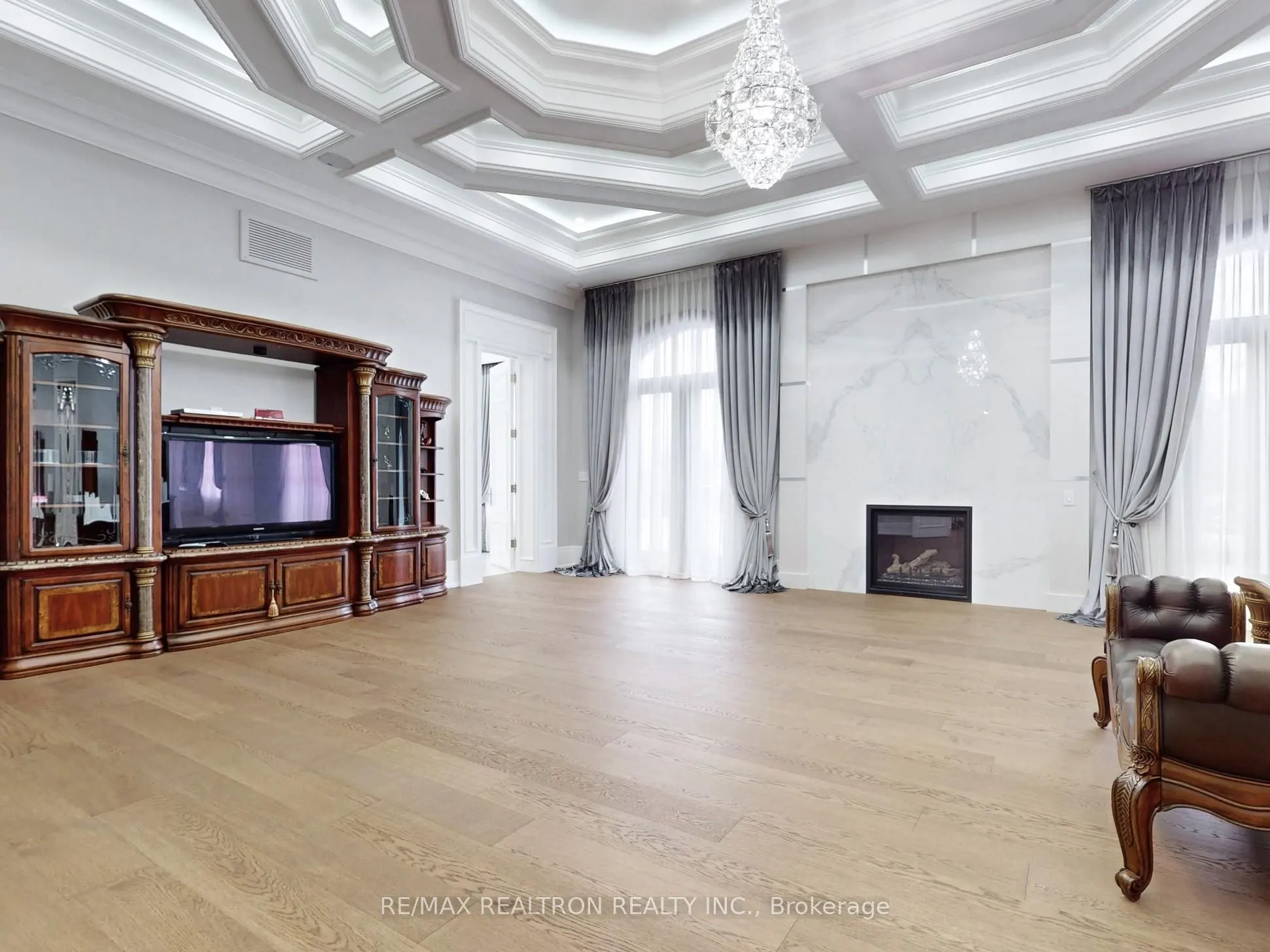 14358 Bathurst Street