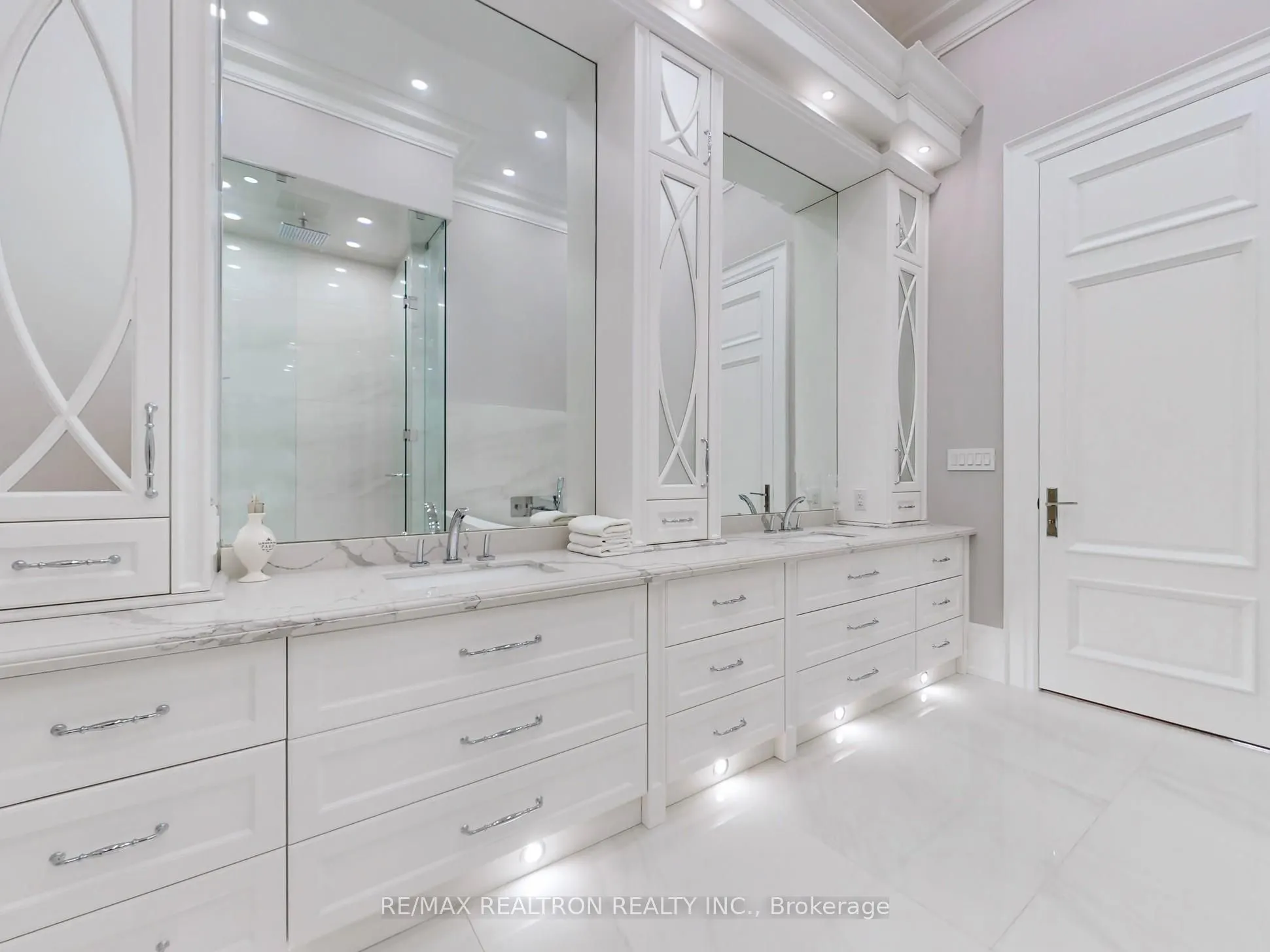 14358 Bathurst Street