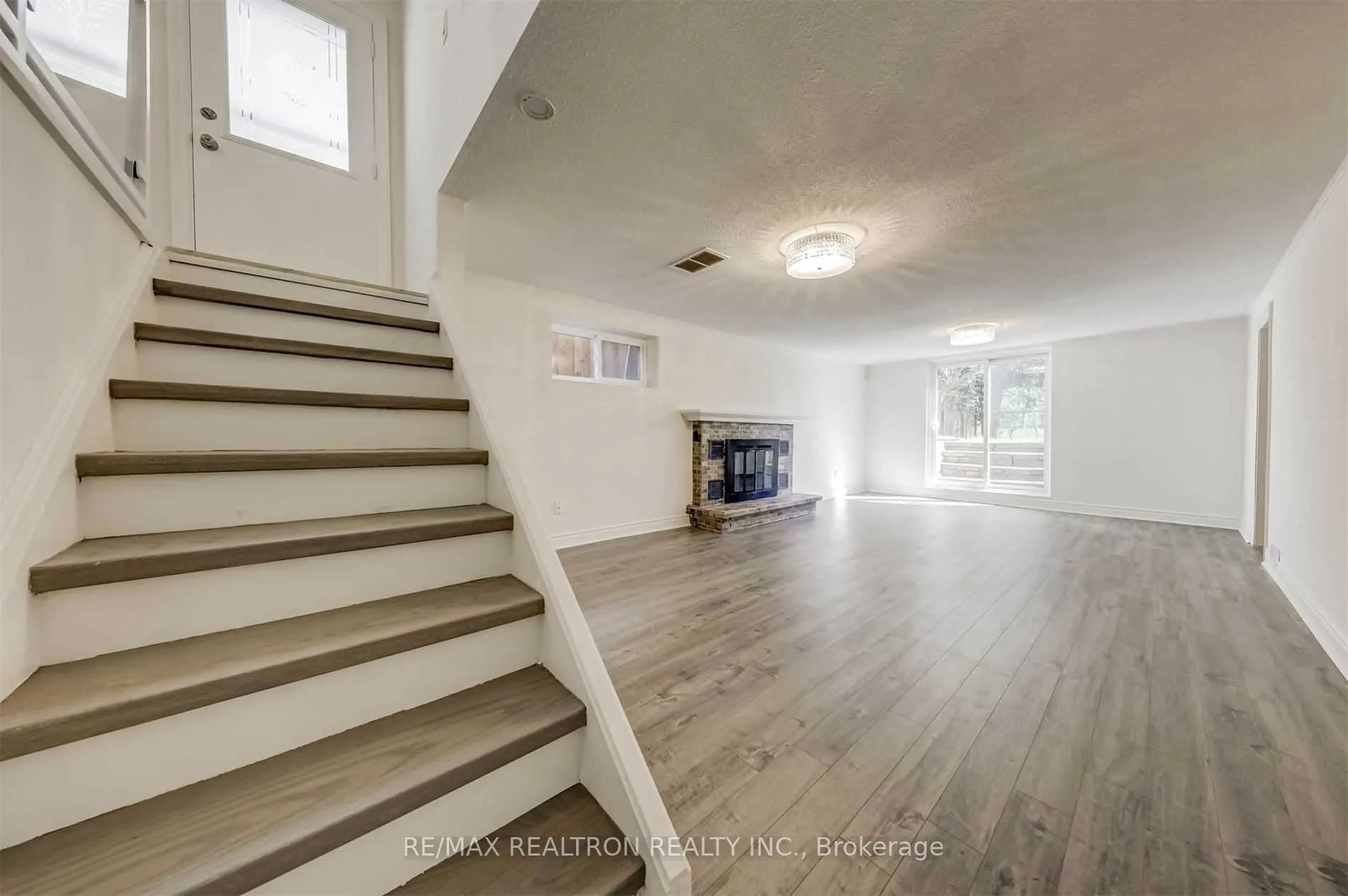 105 Fred Varley Drive