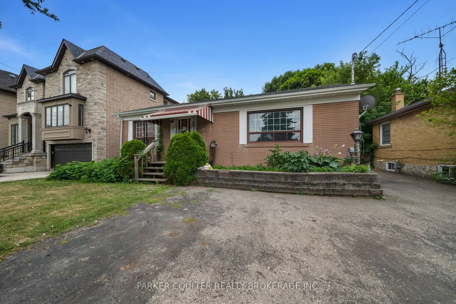 105 Rockport Crescent