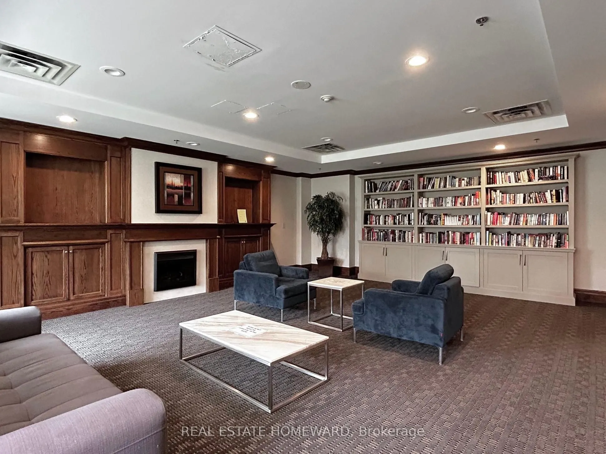 23 Oneida Crescent, #610