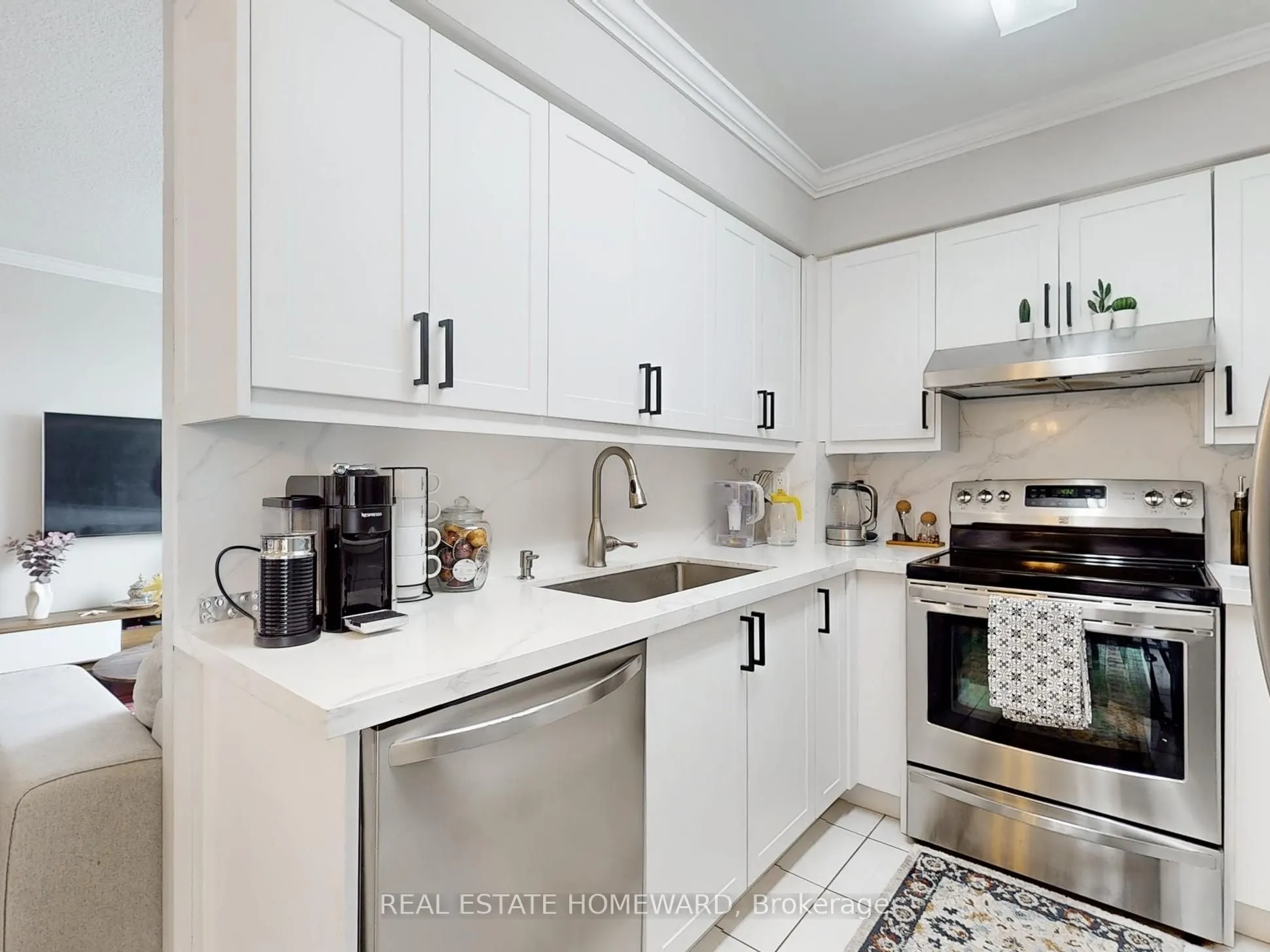 23 Oneida Crescent, #610