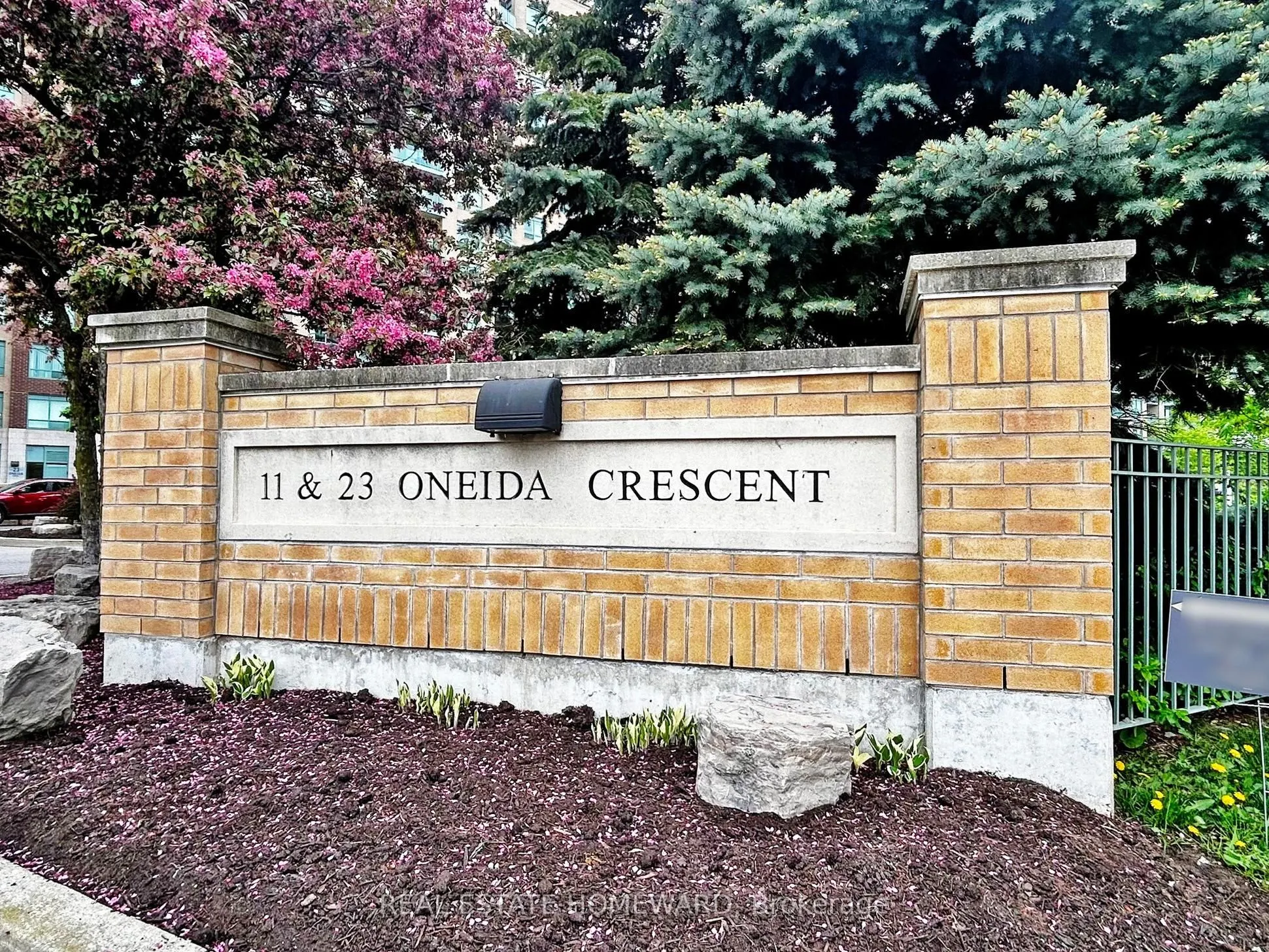 23 Oneida Crescent, #610