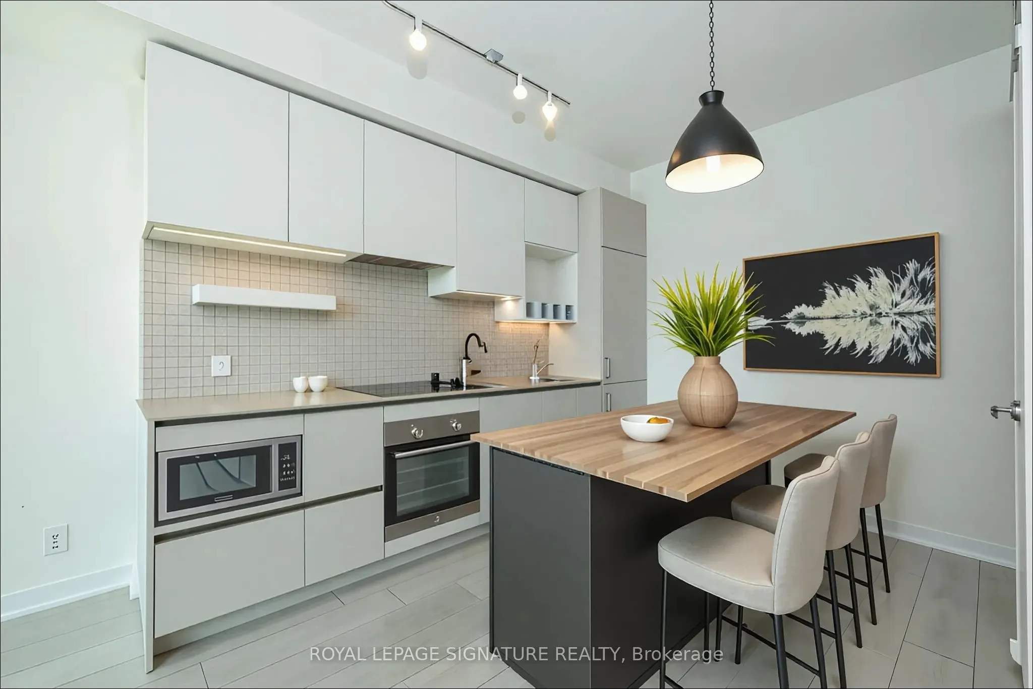 950 Portage Parkway, #1810