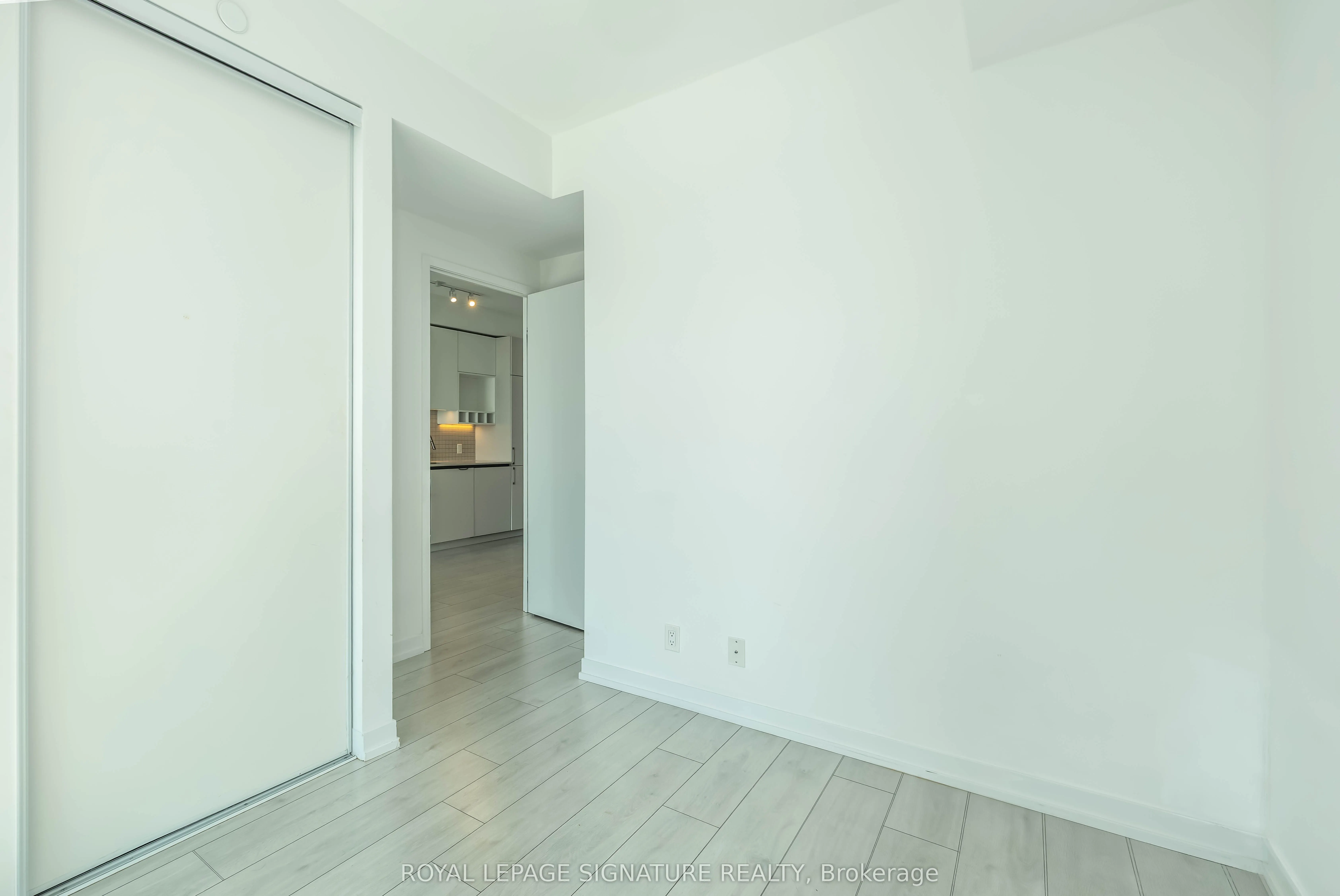950 Portage Parkway, #1810