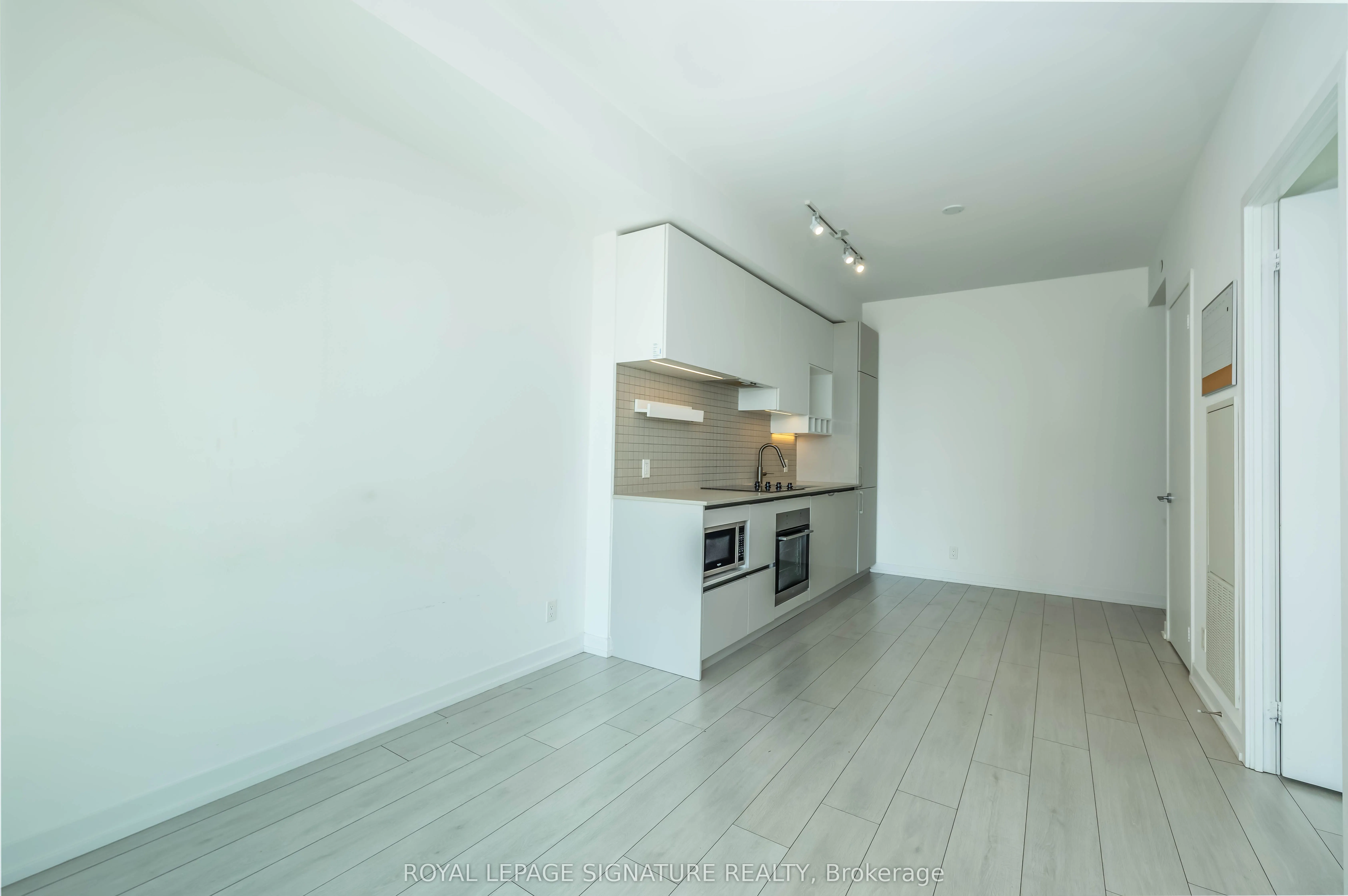 950 Portage Parkway, #1810