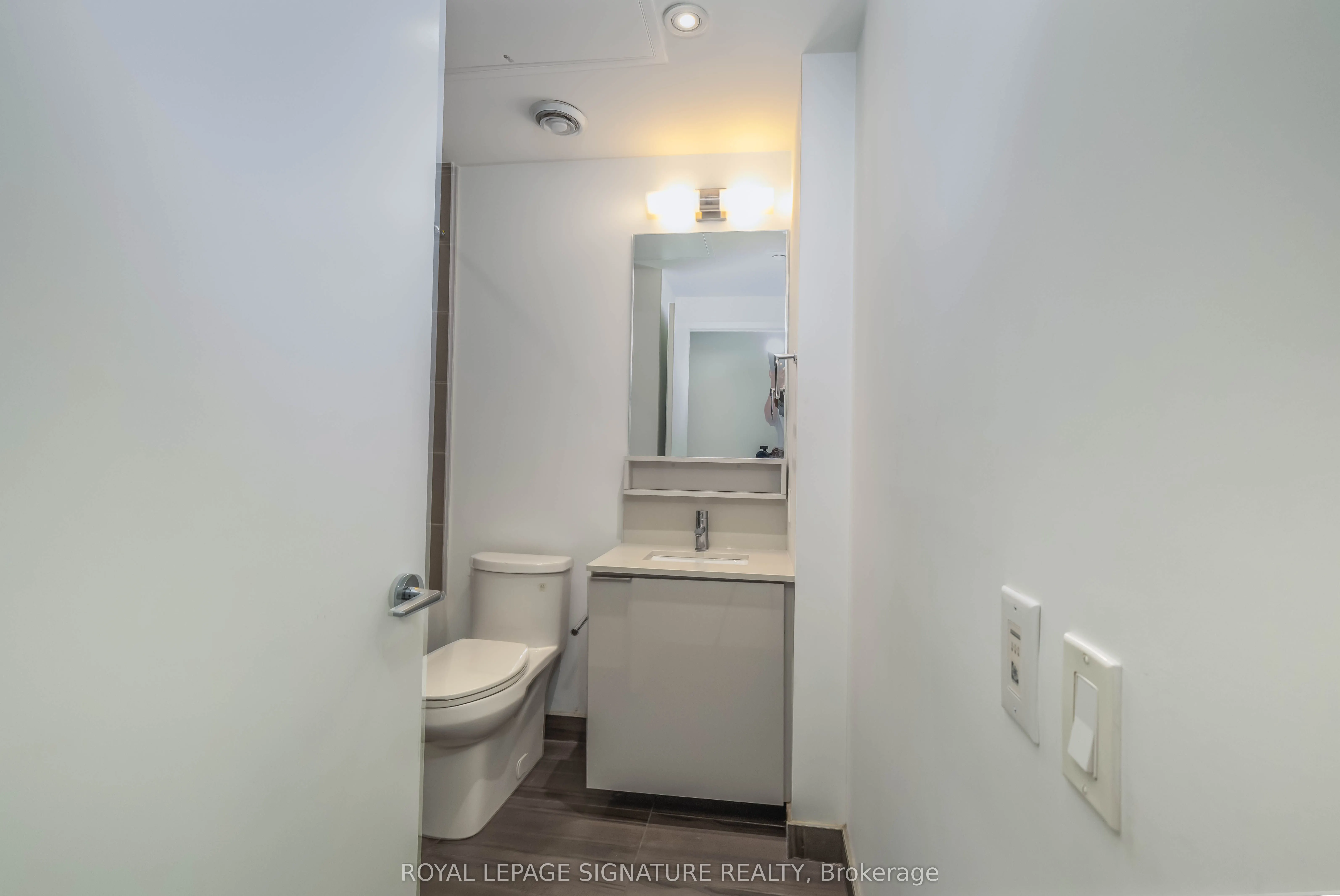 950 Portage Parkway, #1810