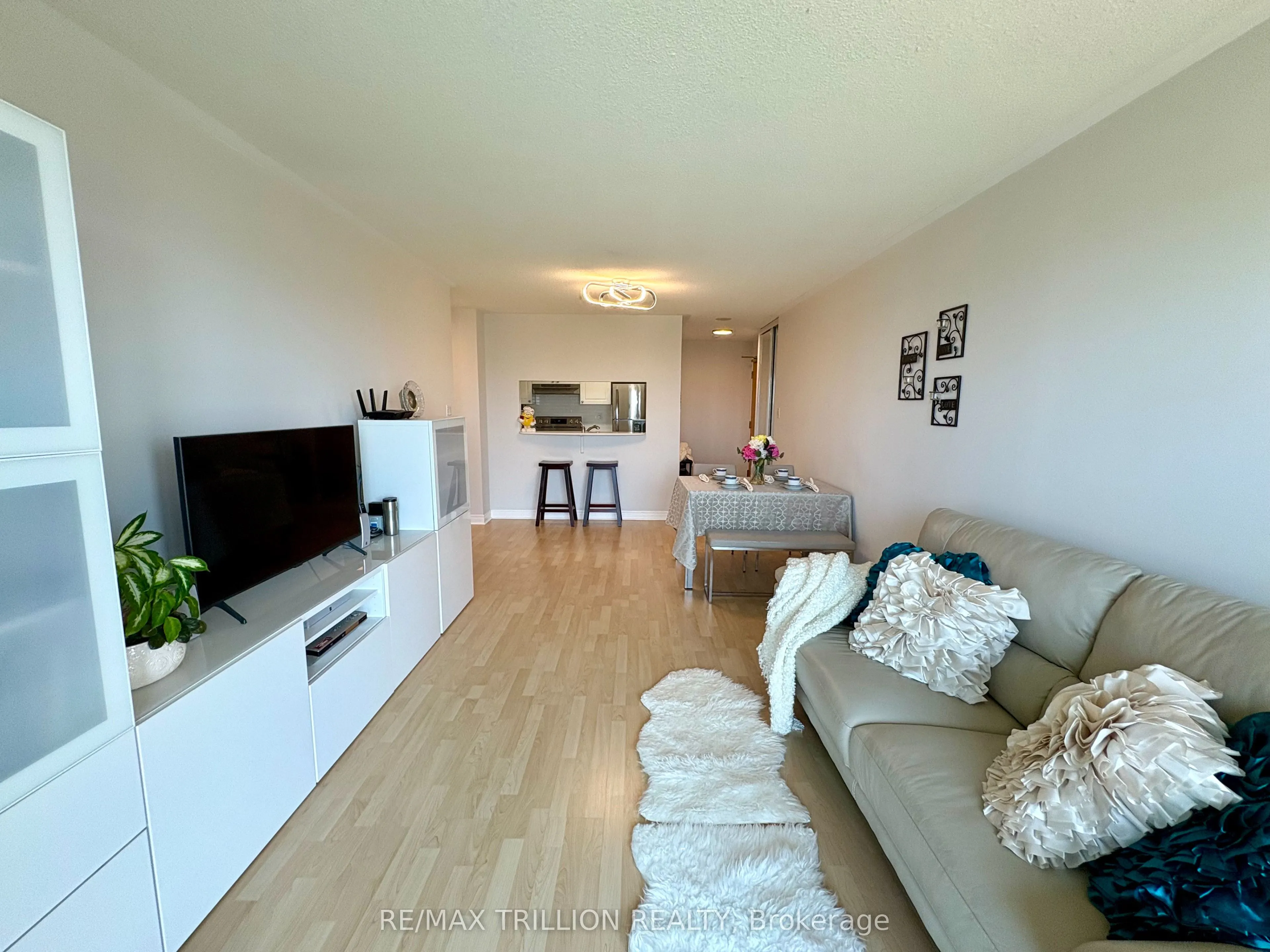 399 South Park Road, #1009