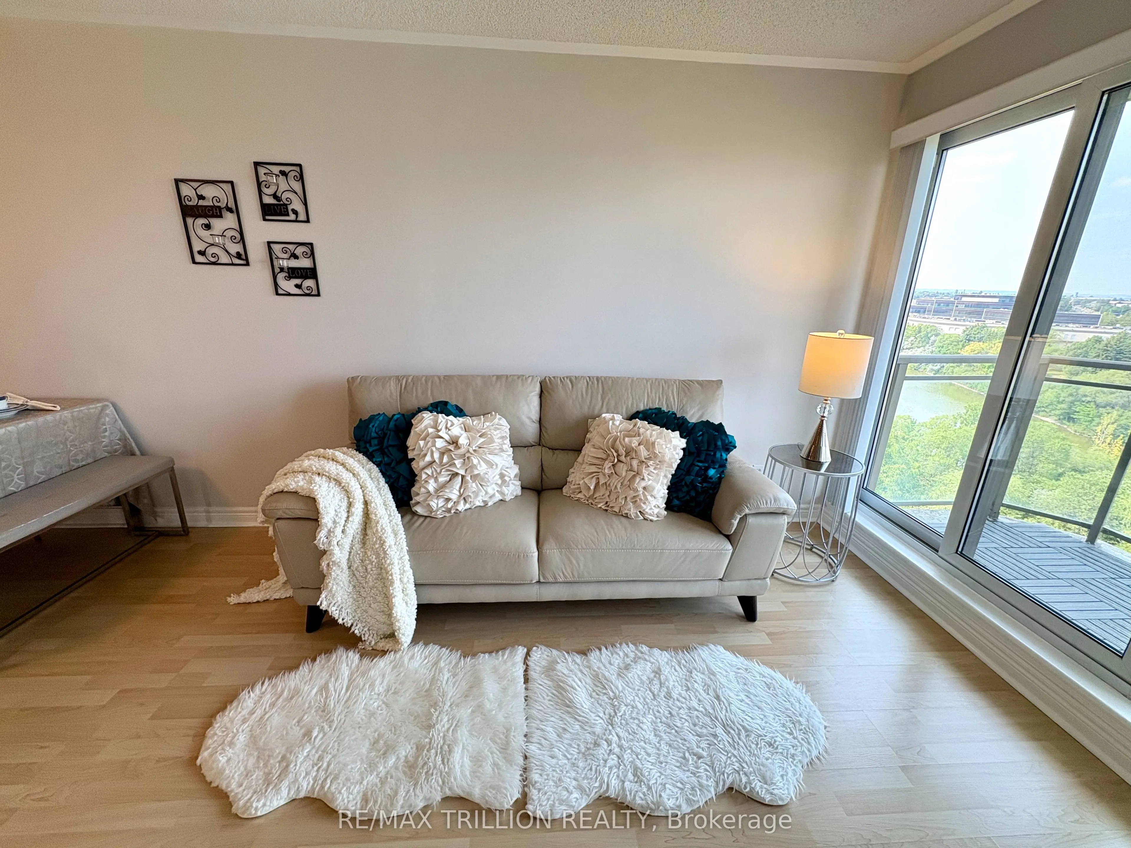 399 South Park Road, #1009