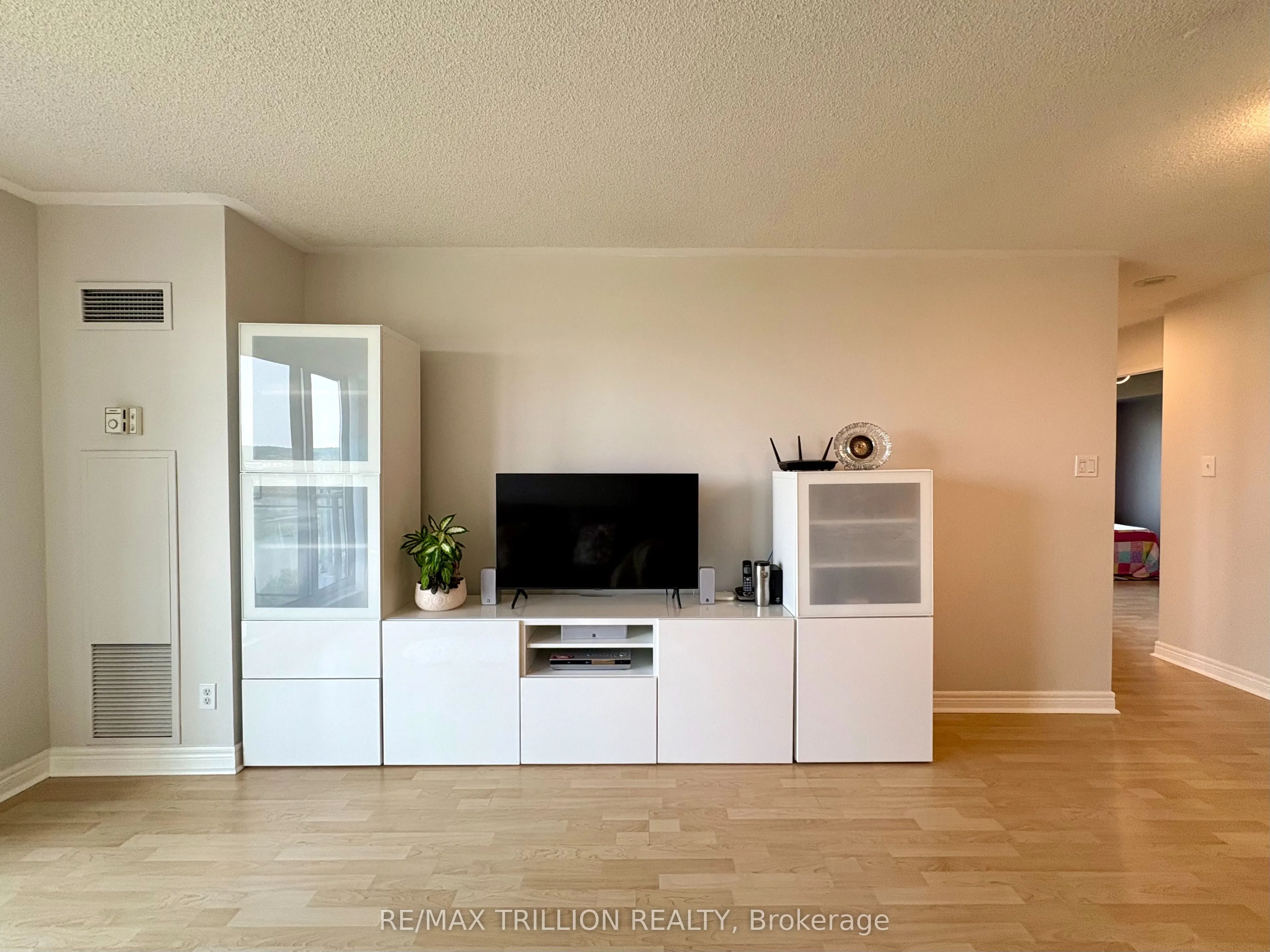 399 South Park Road, #1009