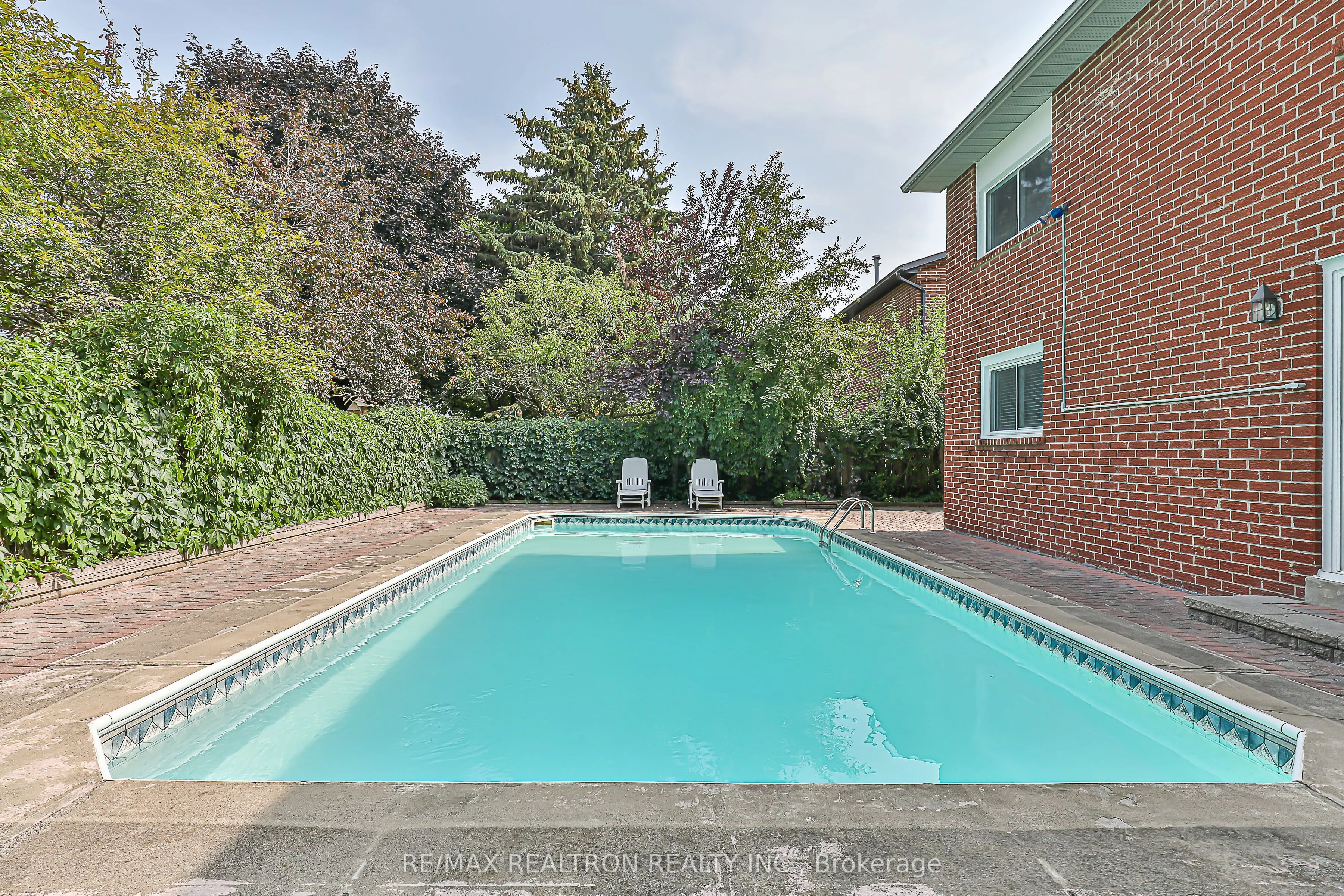 274 Yorkshire Drive