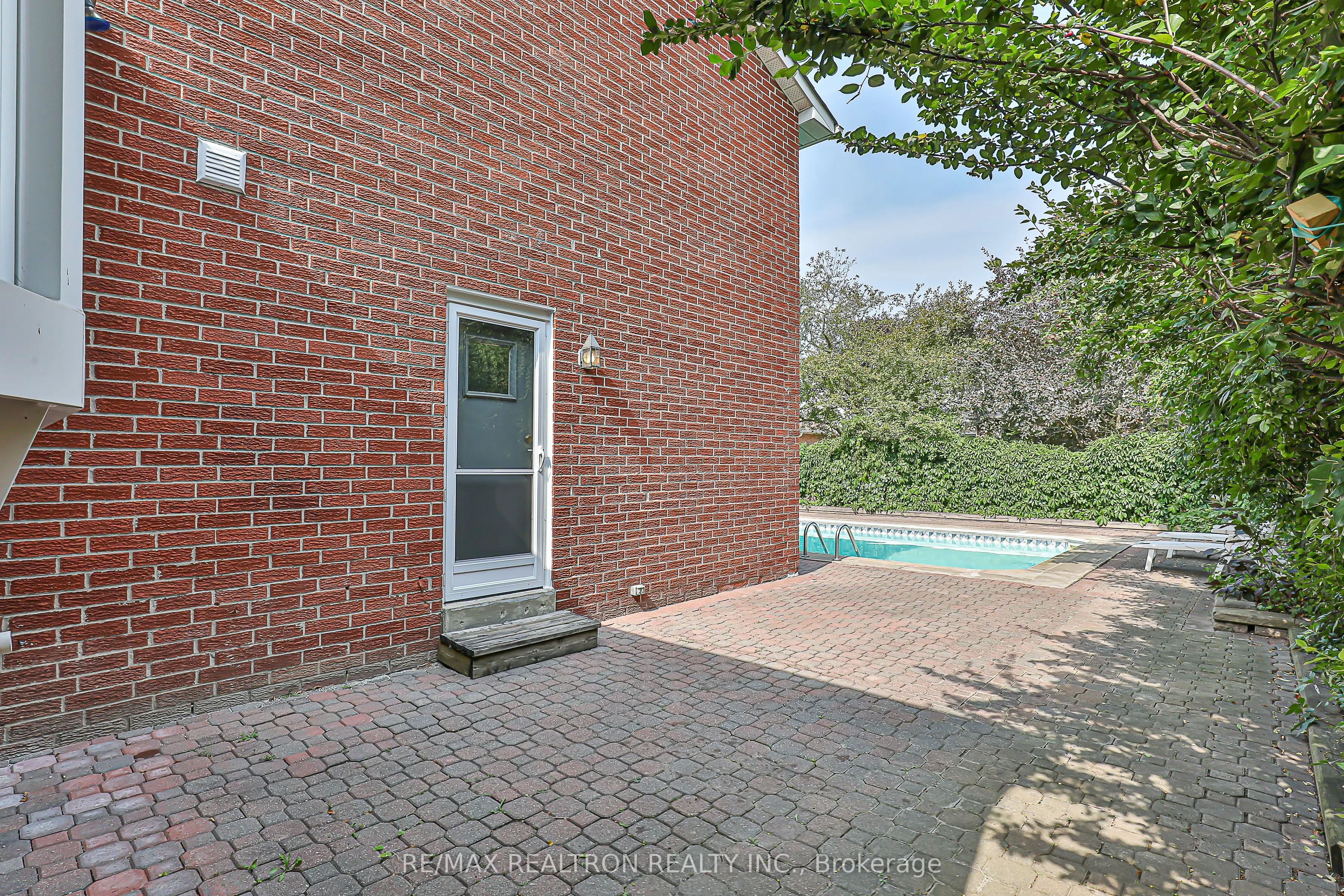 274 Yorkshire Drive