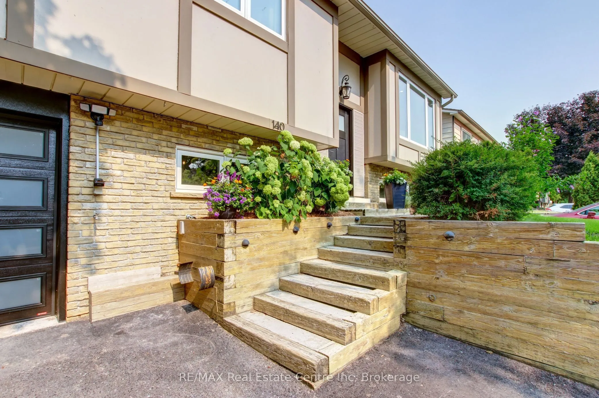 140 Valleyview Crescent