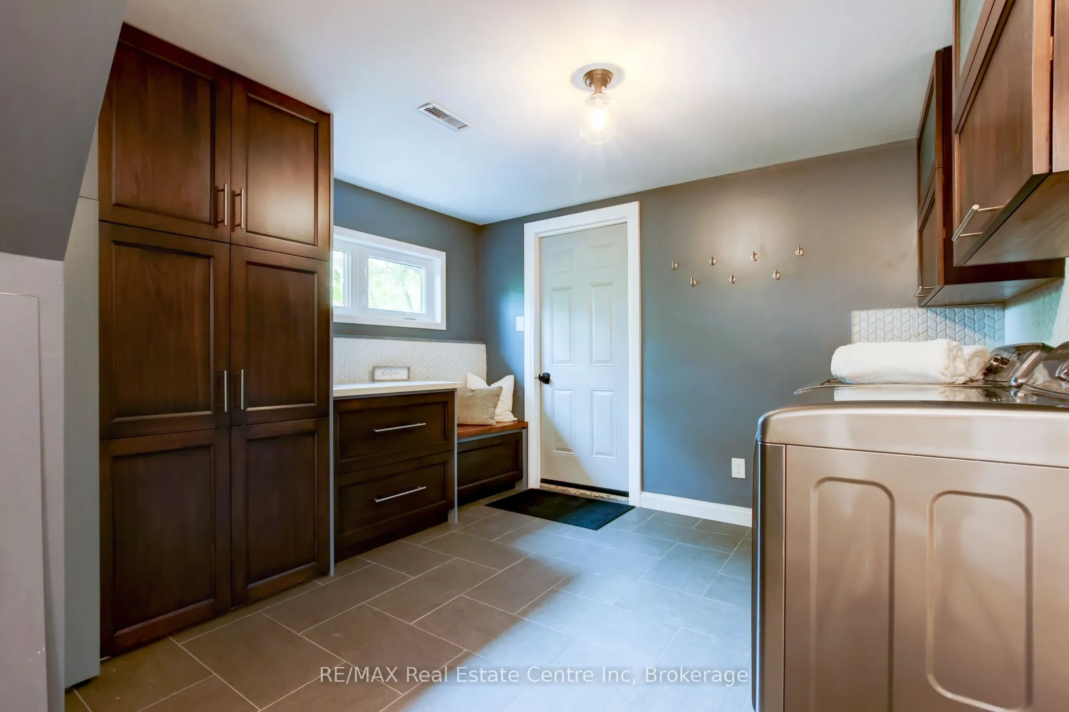 140 Valleyview Crescent