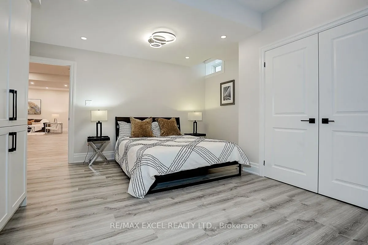 137 Pine Hill Crescent
