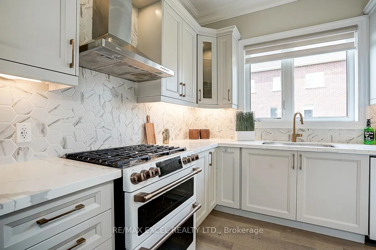 137 Pine Hill Crescent