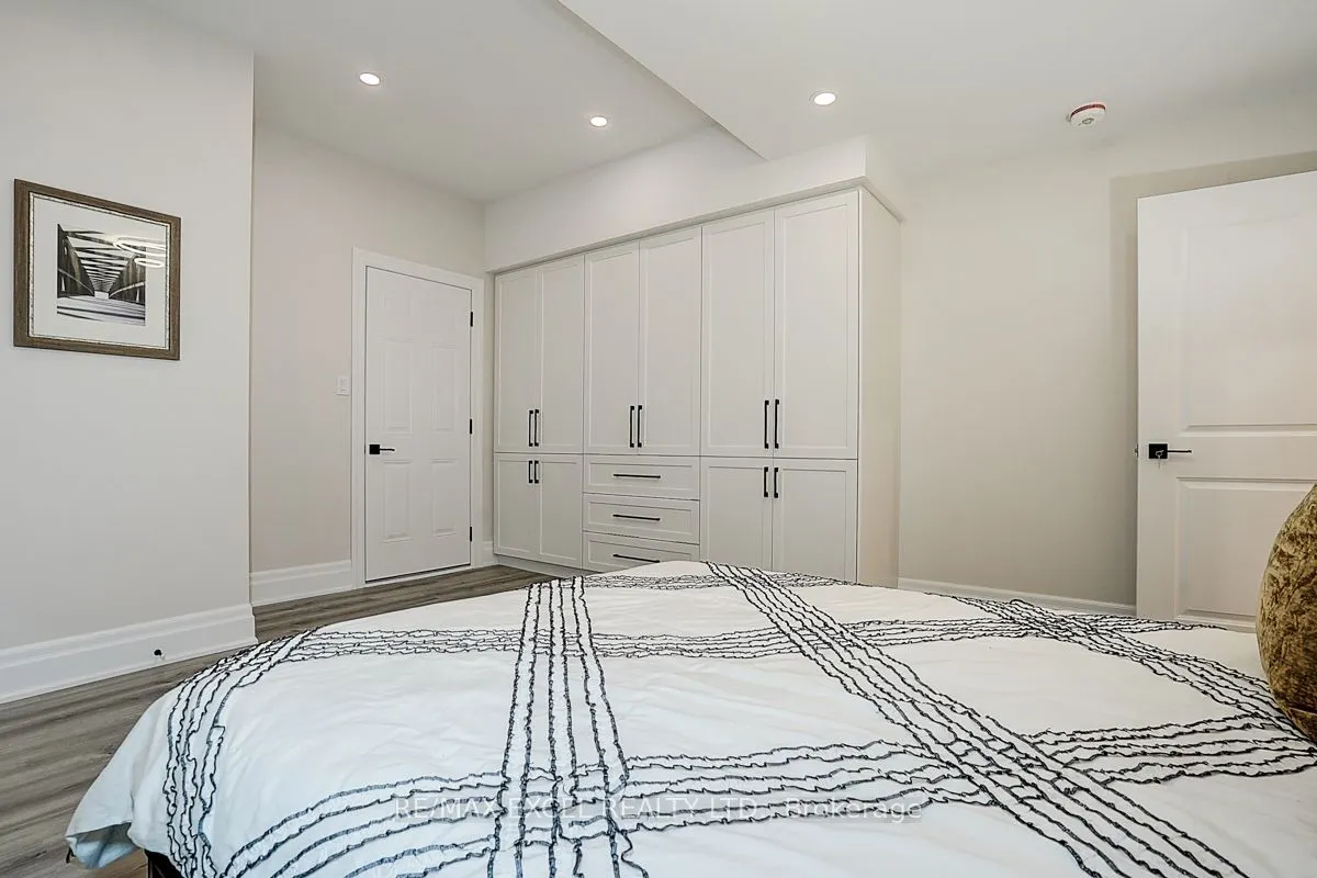 137 Pine Hill Crescent