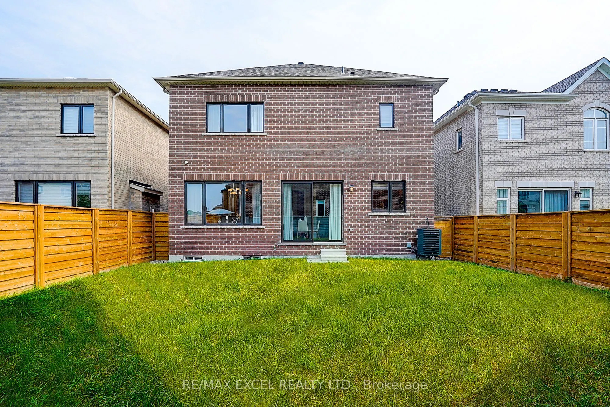 137 Pine Hill Crescent
