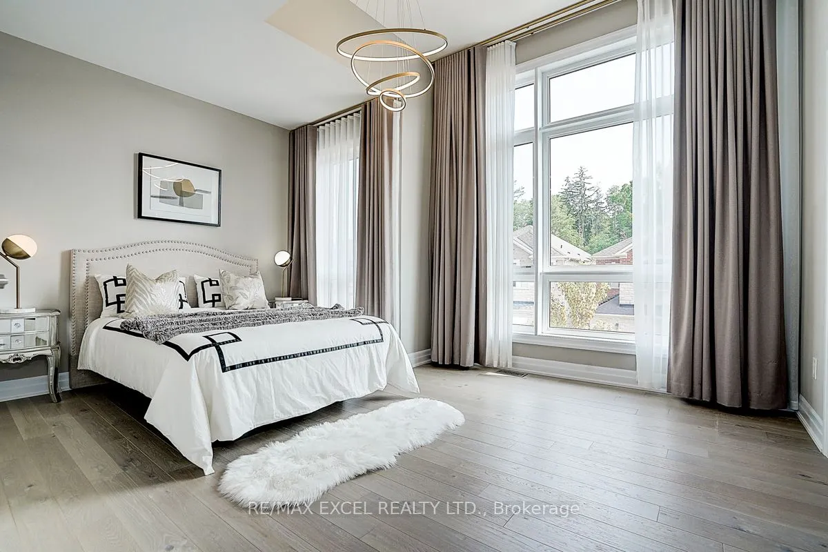 137 Pine Hill Crescent