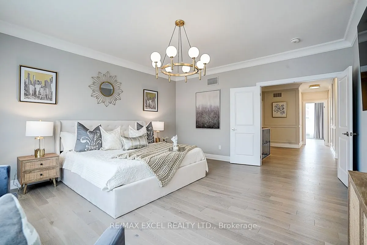 137 Pine Hill Crescent
