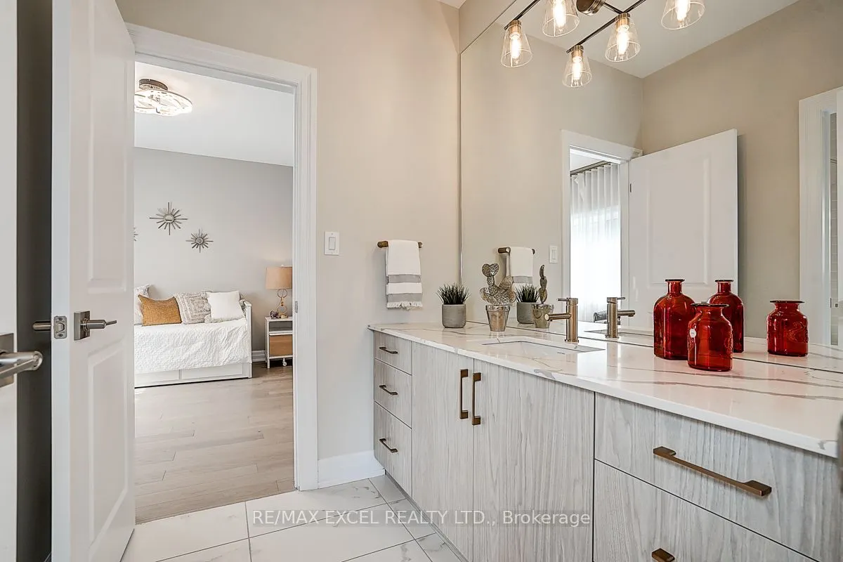 137 Pine Hill Crescent