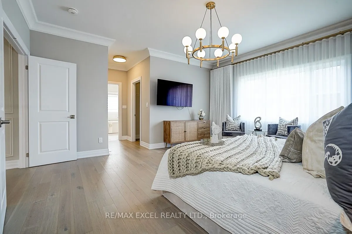 137 Pine Hill Crescent