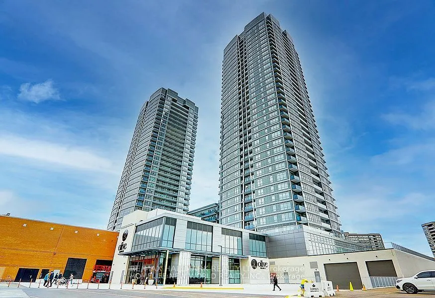 50 UPPER MALL Way, #B526