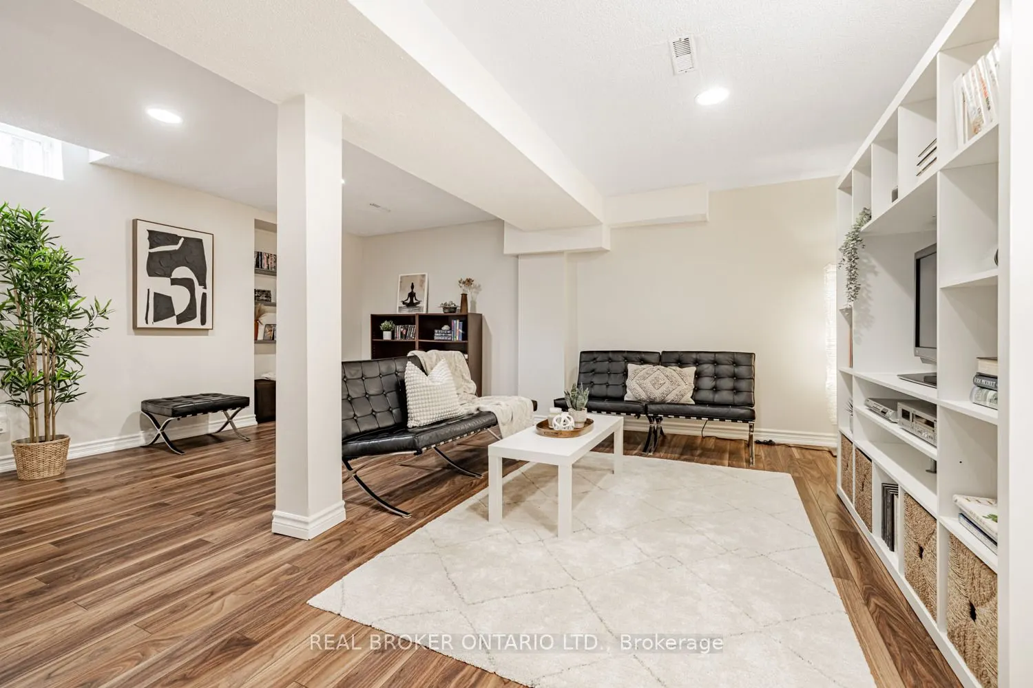 57 Glenmanor Way