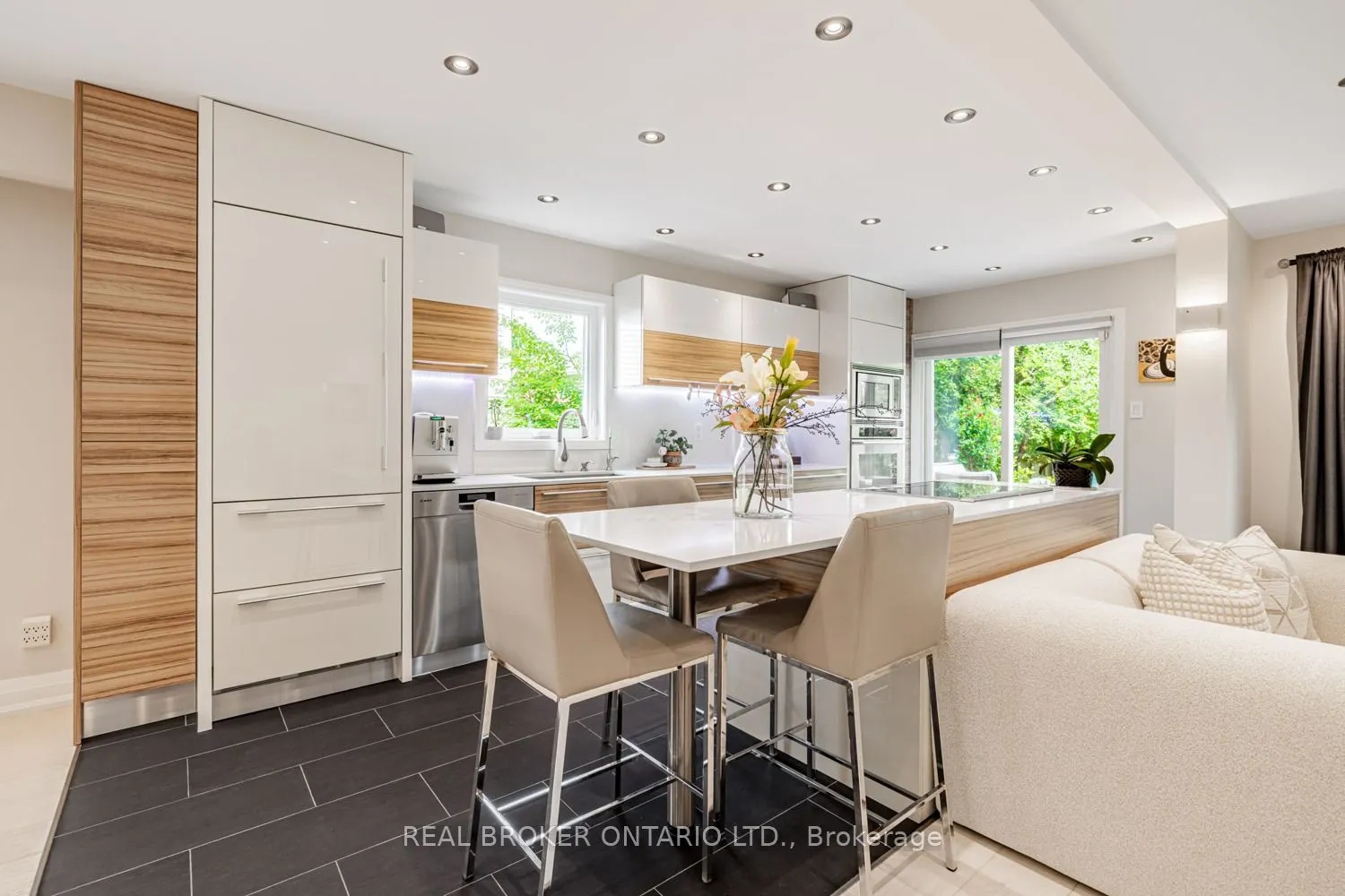 57 Glenmanor Way