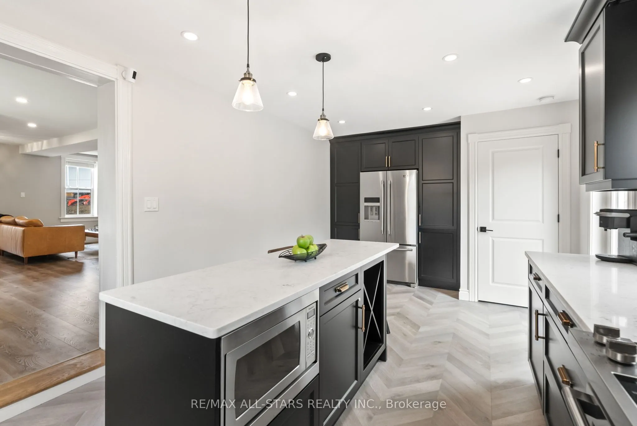 31 King Street W