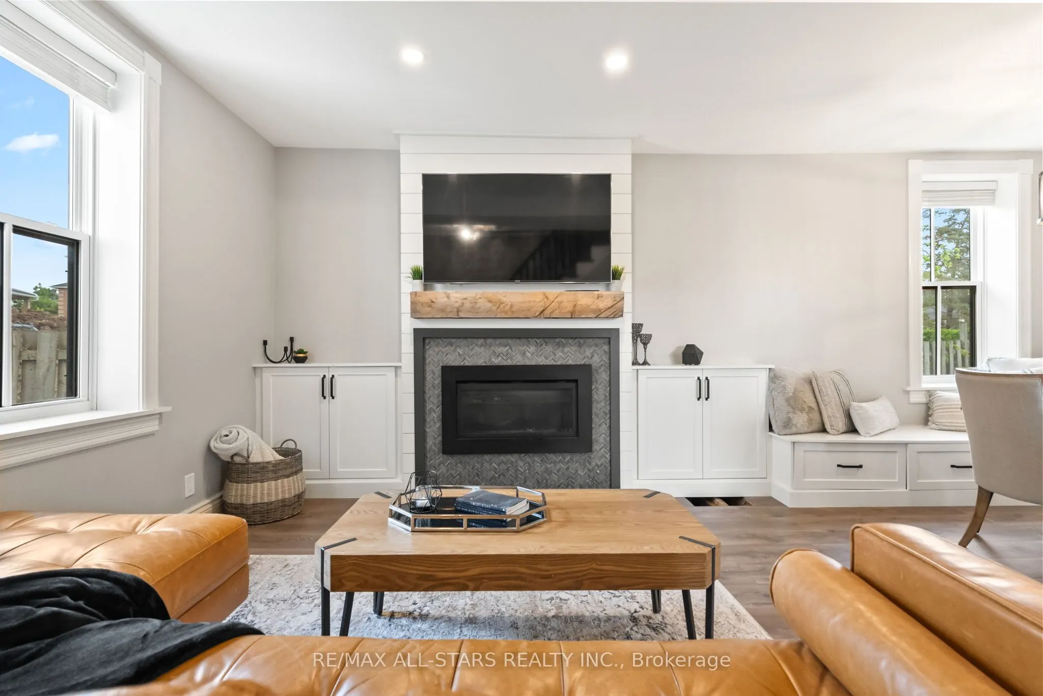 31 King Street W