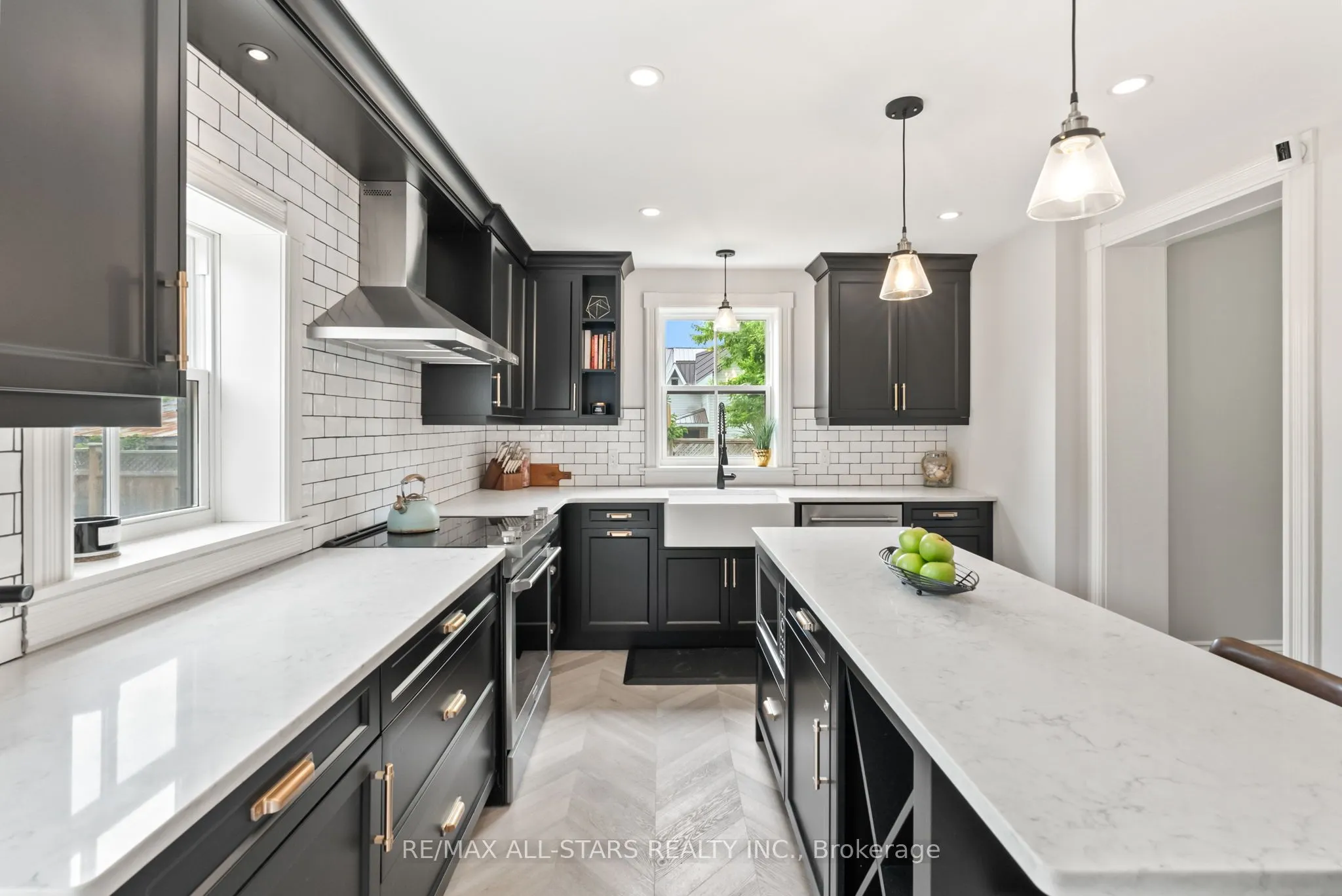 31 King Street W