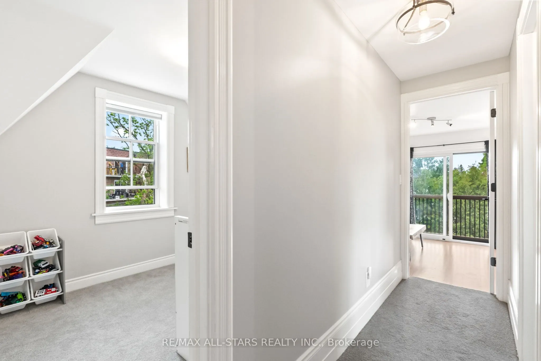 31 King Street W