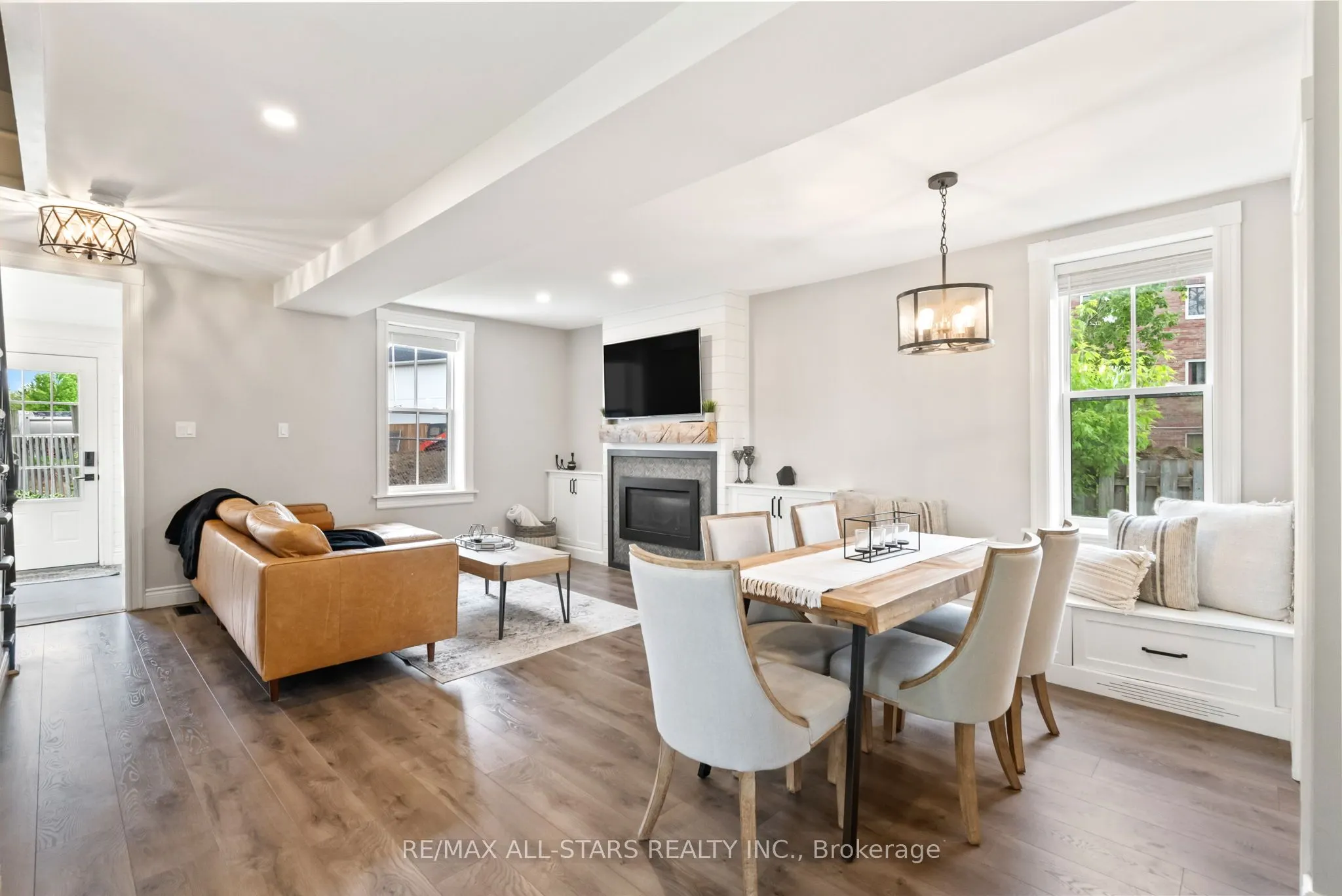 31 King Street W
