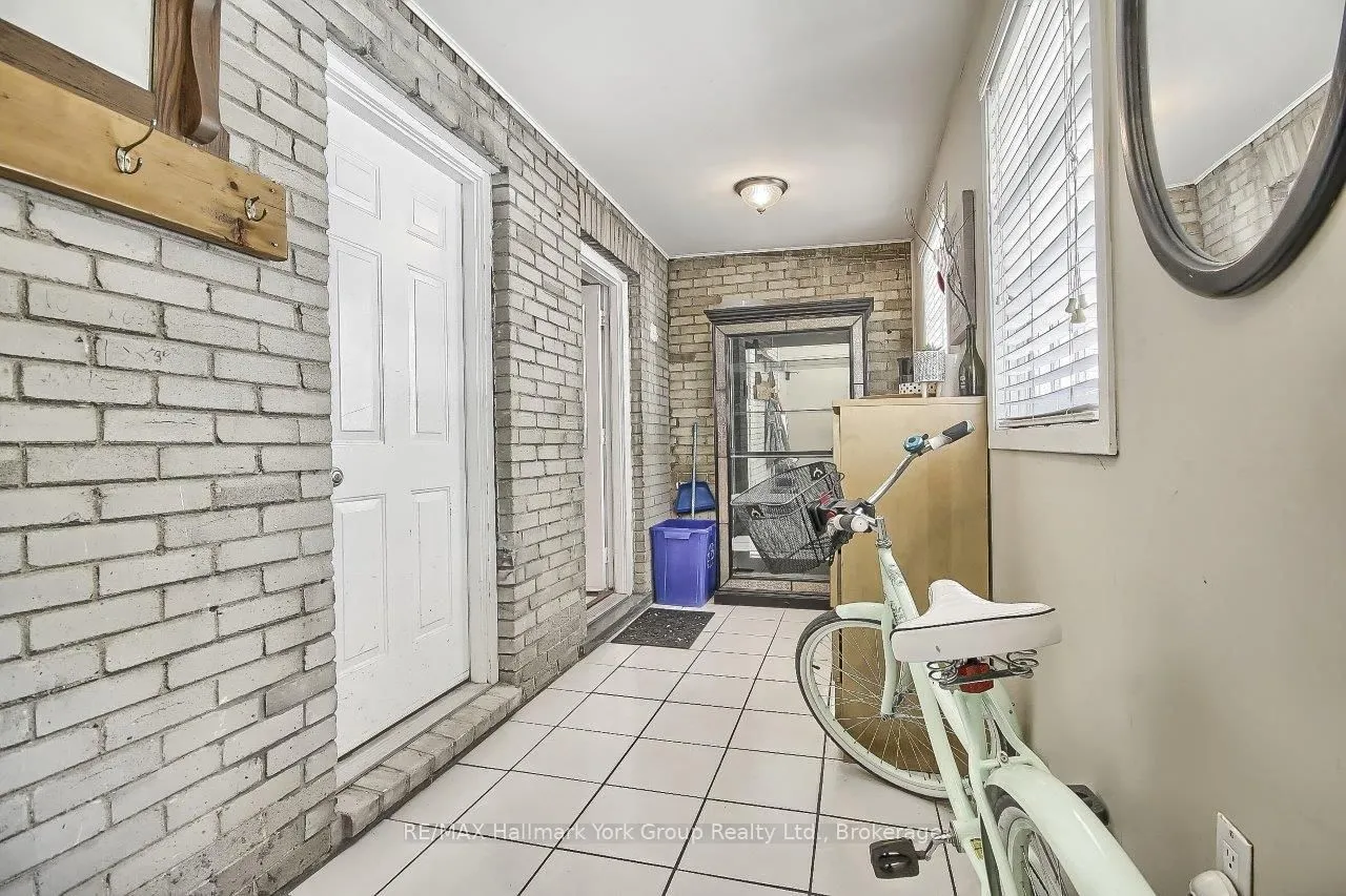 394 Eagle Street