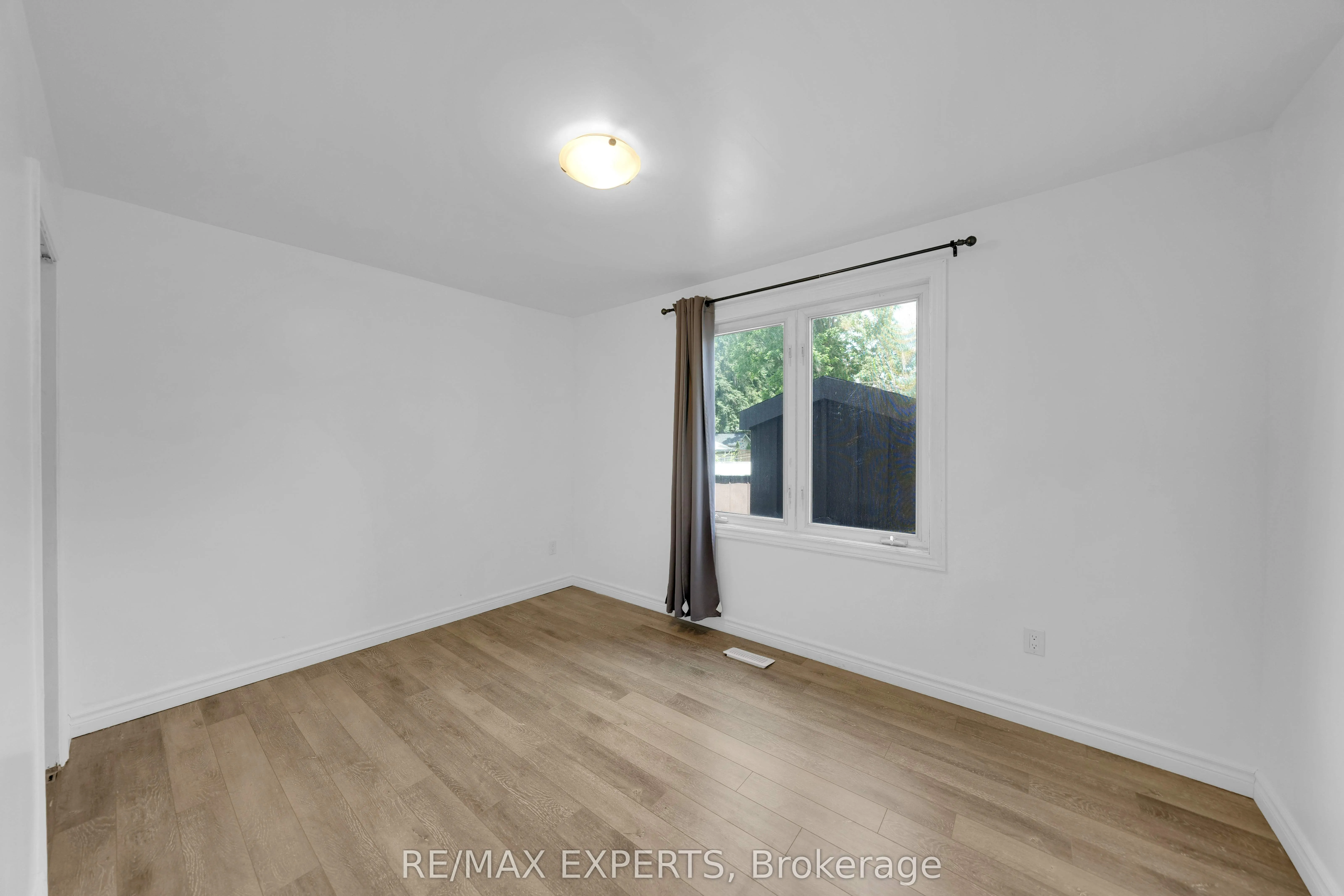 92 Tupper Street W, #Main