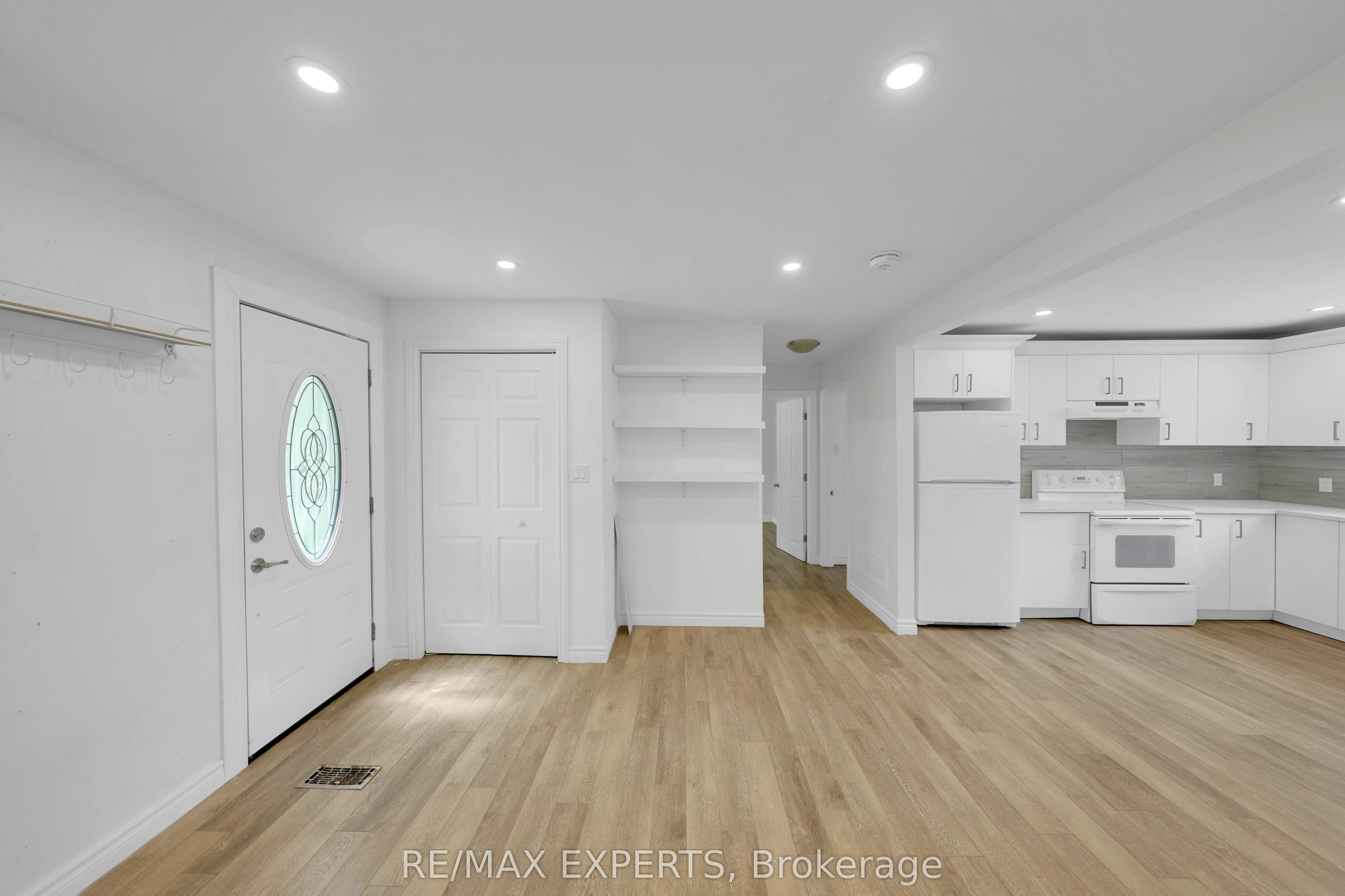 92 Tupper Street W, #Main