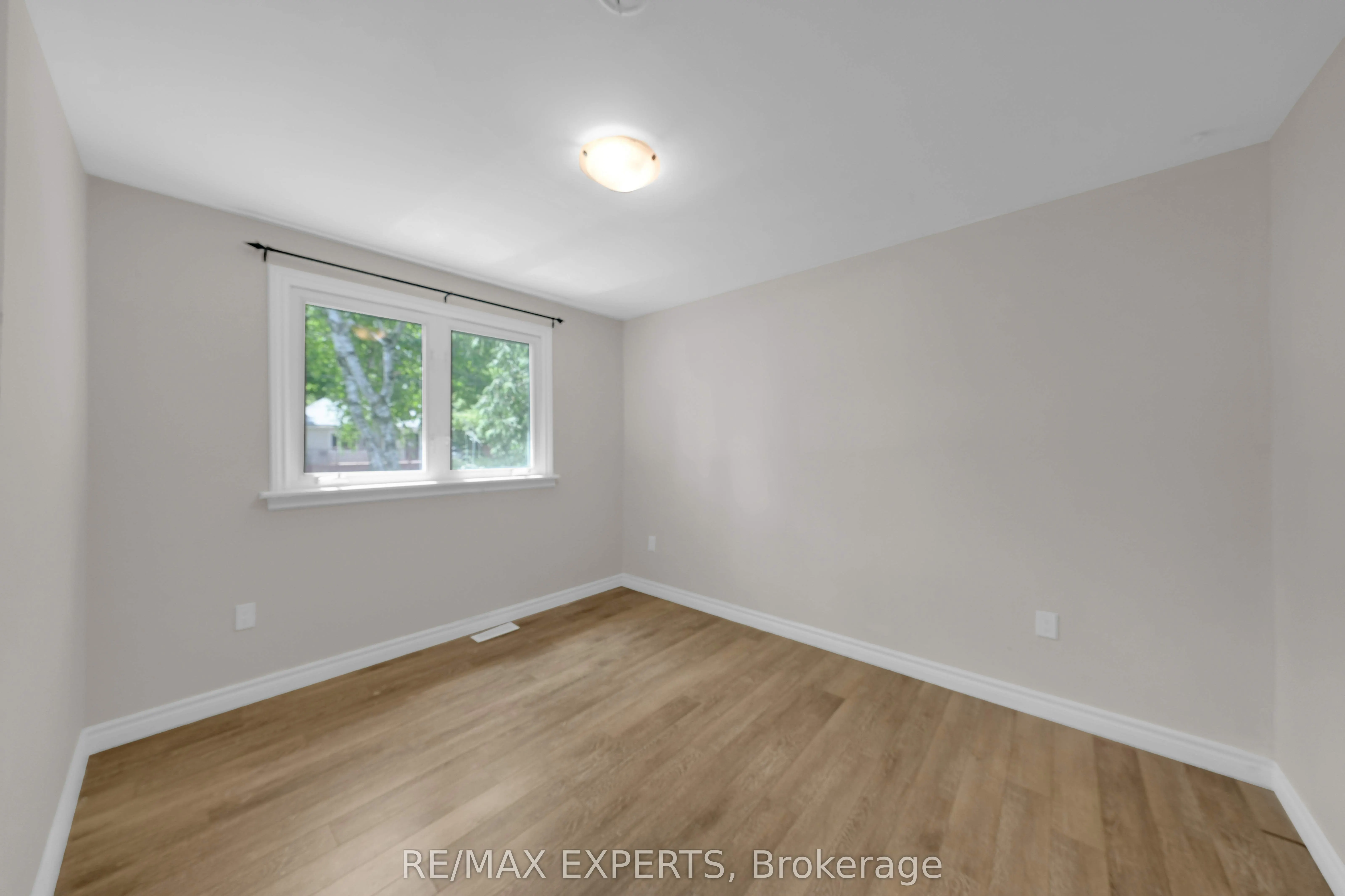 92 Tupper Street W, #Main