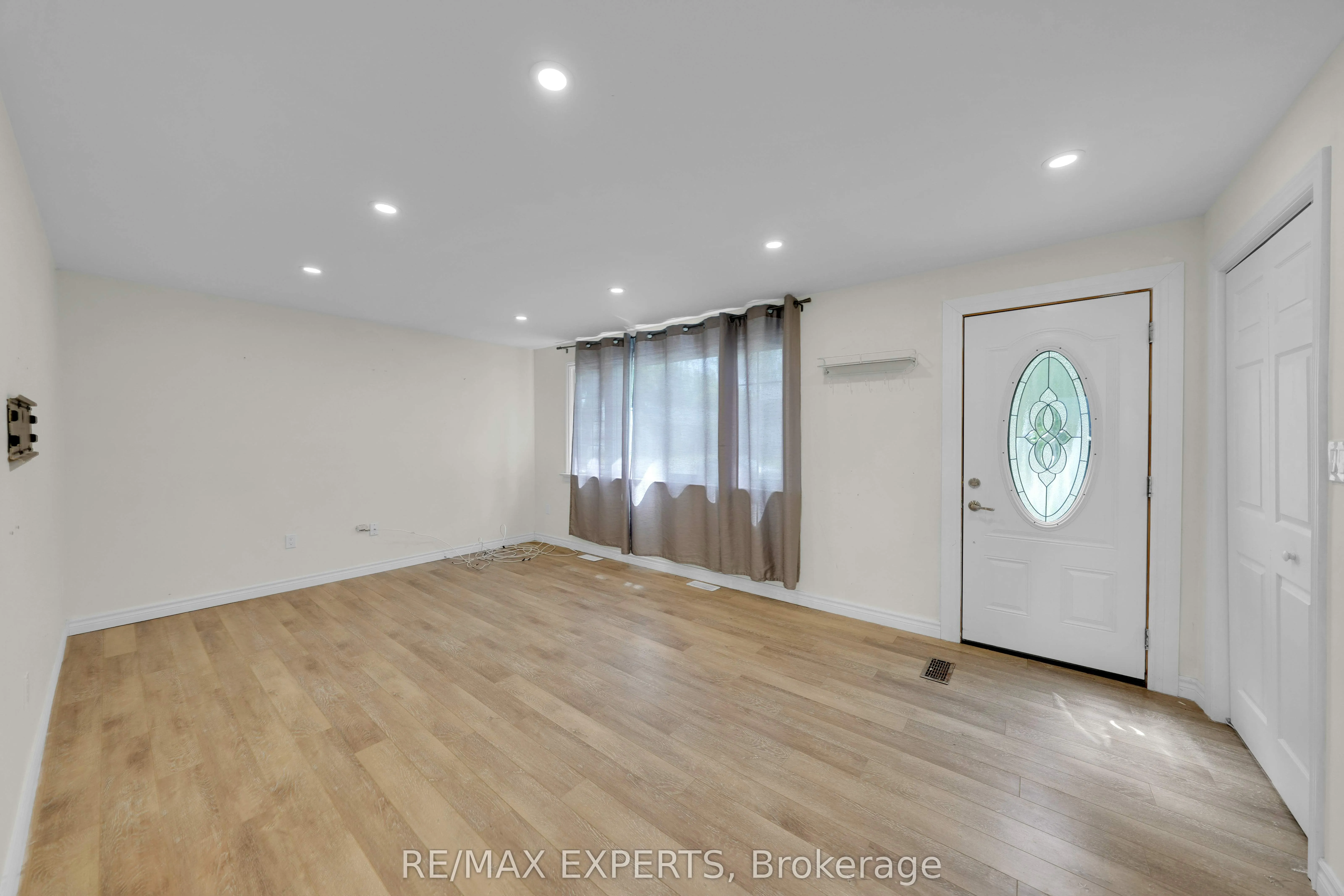 92 Tupper Street W, #Main
