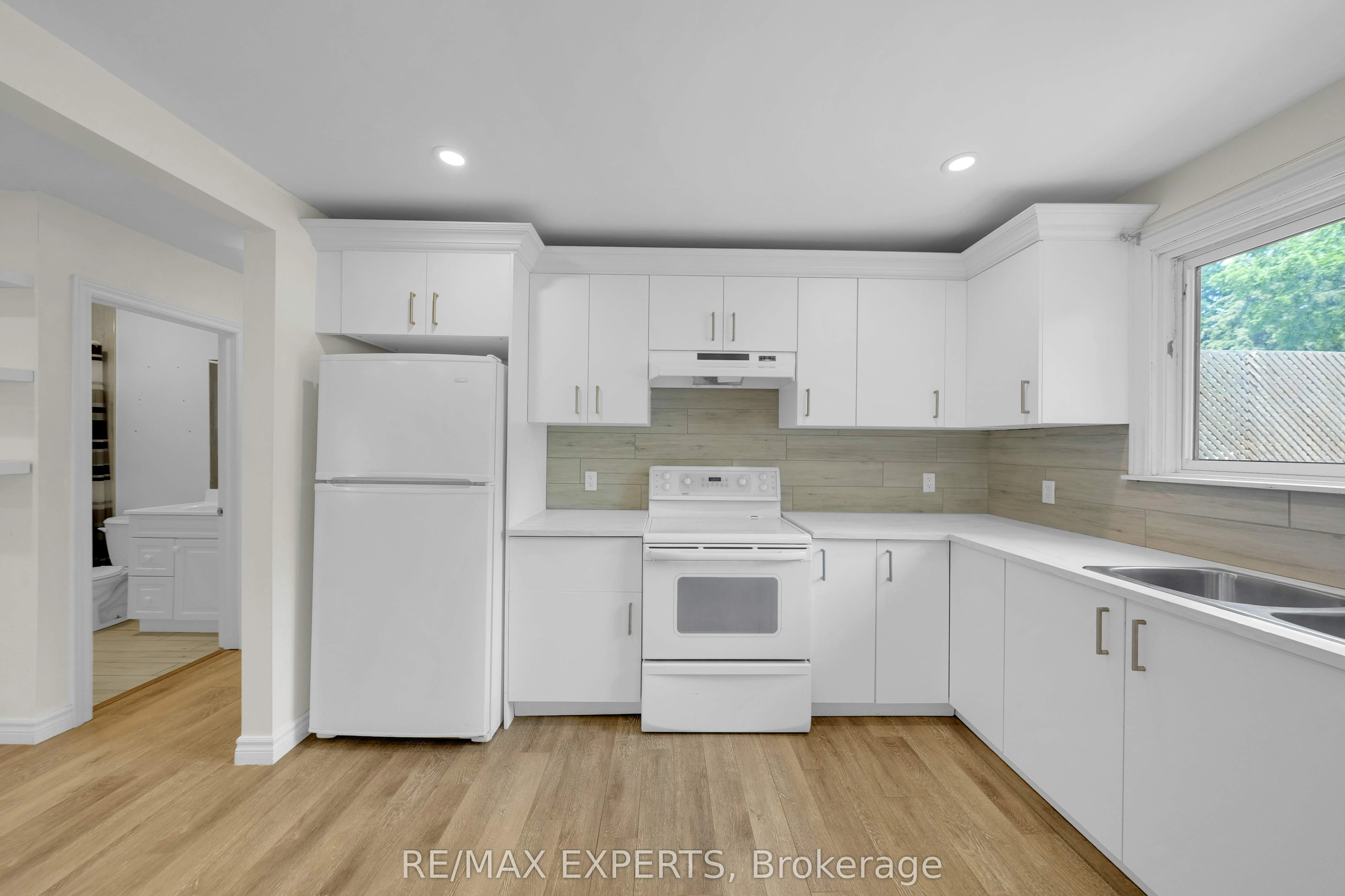 92 Tupper Street W, #Main